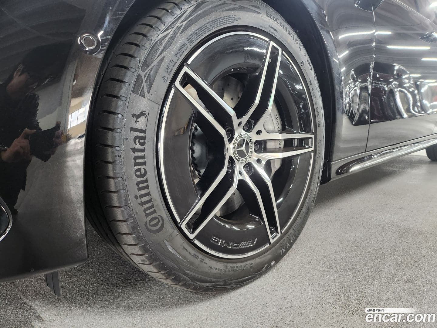 Main__Slider__Photo:E-Class Mercedes-Benz 2025.10-4