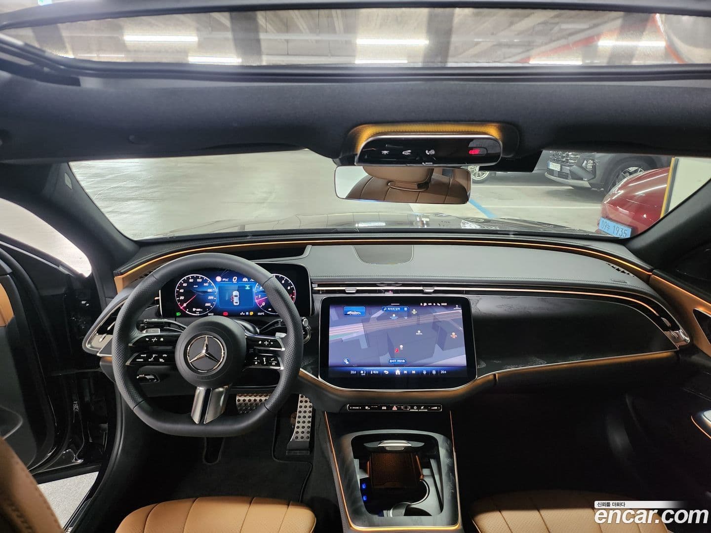 Main__Slider__Photo:E-Class Mercedes-Benz 2025.10-6