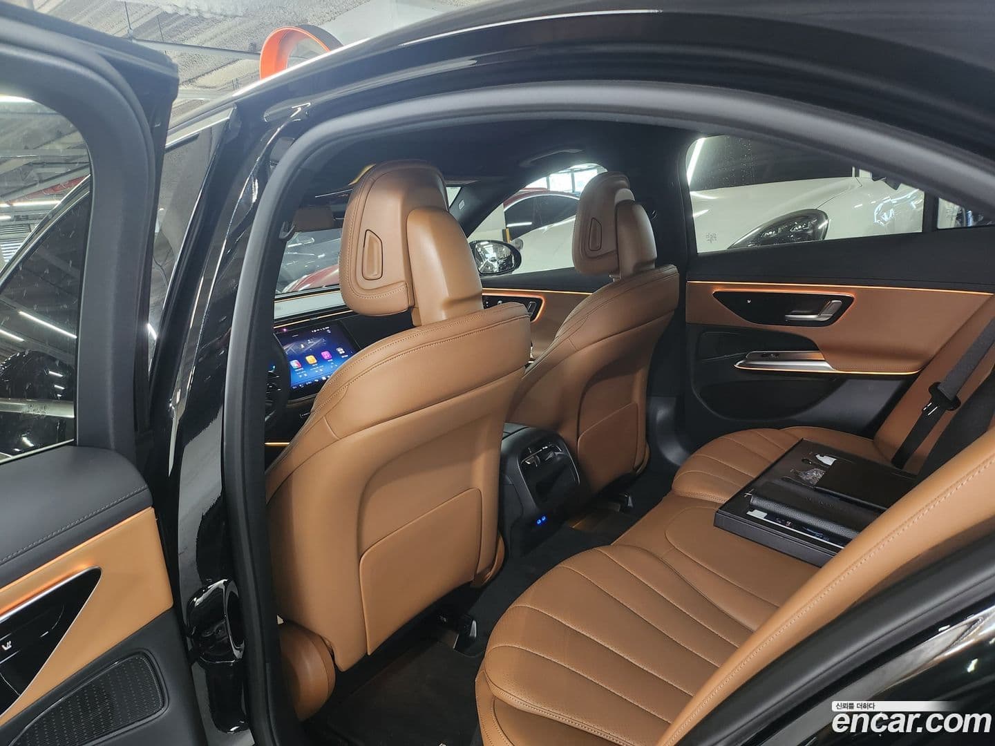 Main__Slider__Photo:E-Class Mercedes-Benz 2025.10-10