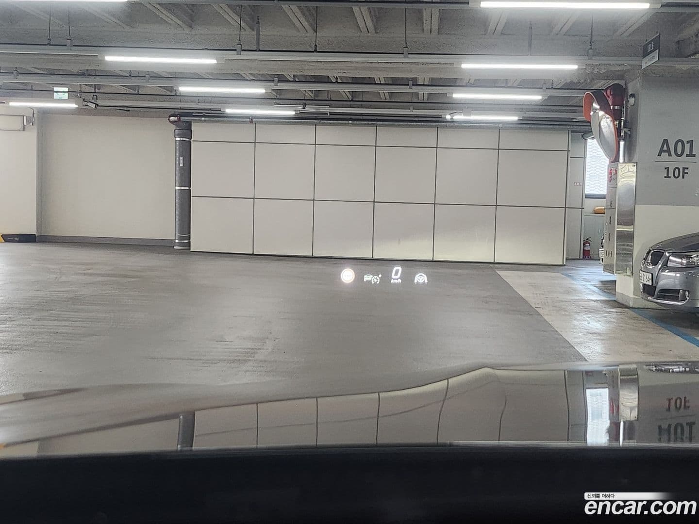 Main__Slider__Photo:E-Class Mercedes-Benz 2025.10-12