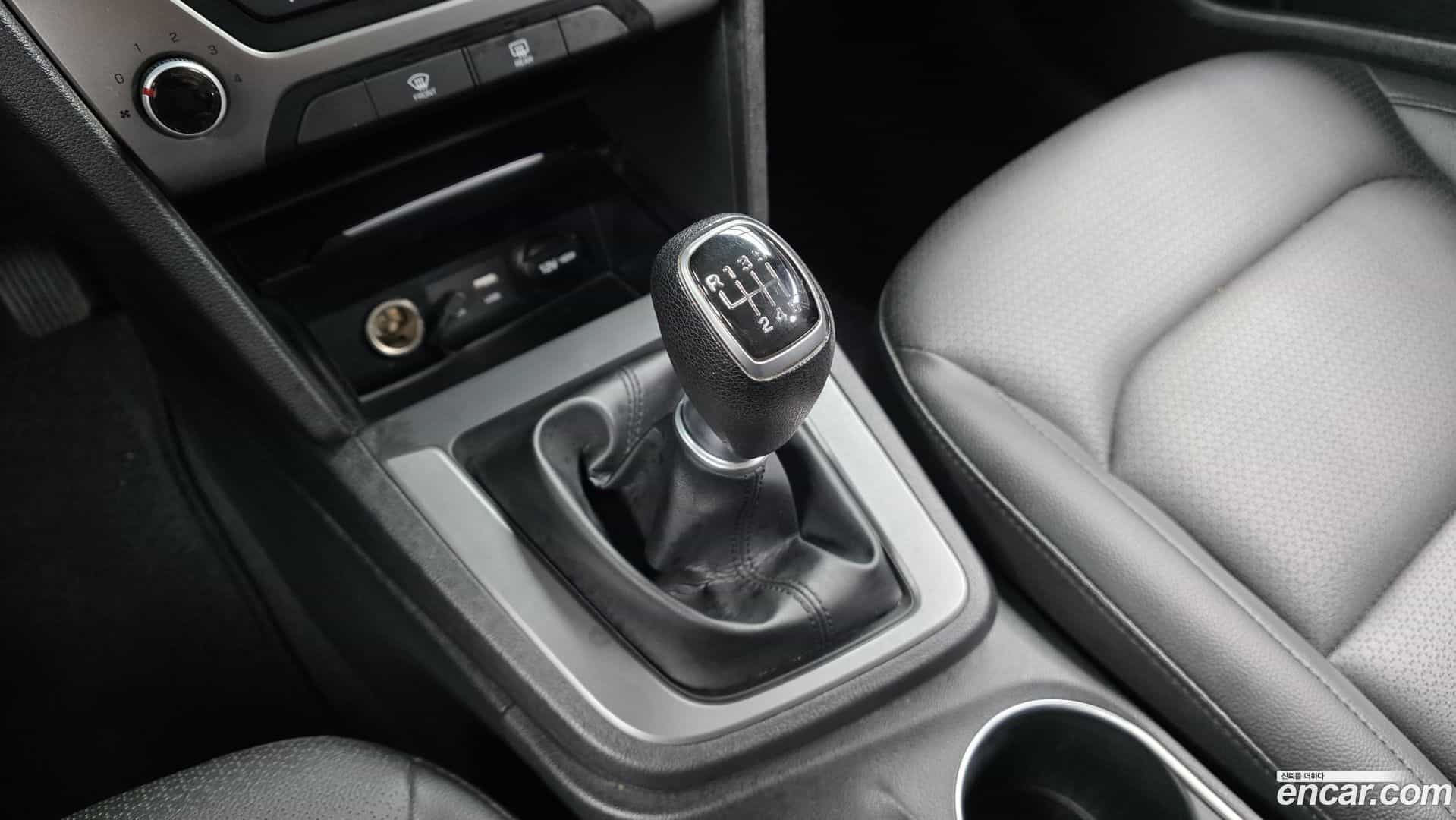 AVANTE Hyundai 2017.5-INNER-009