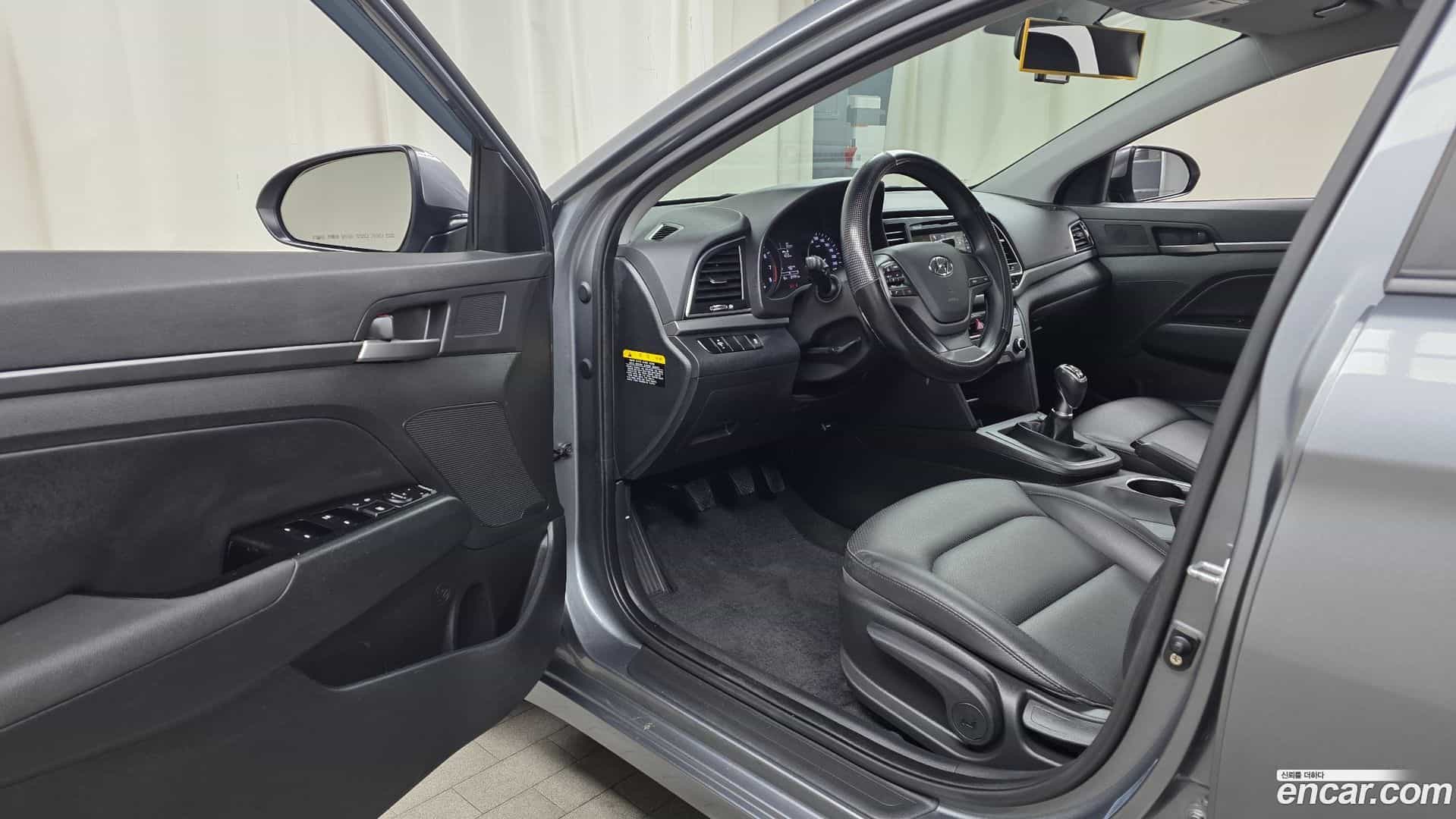 AVANTE Hyundai 2017.5-INNER-010