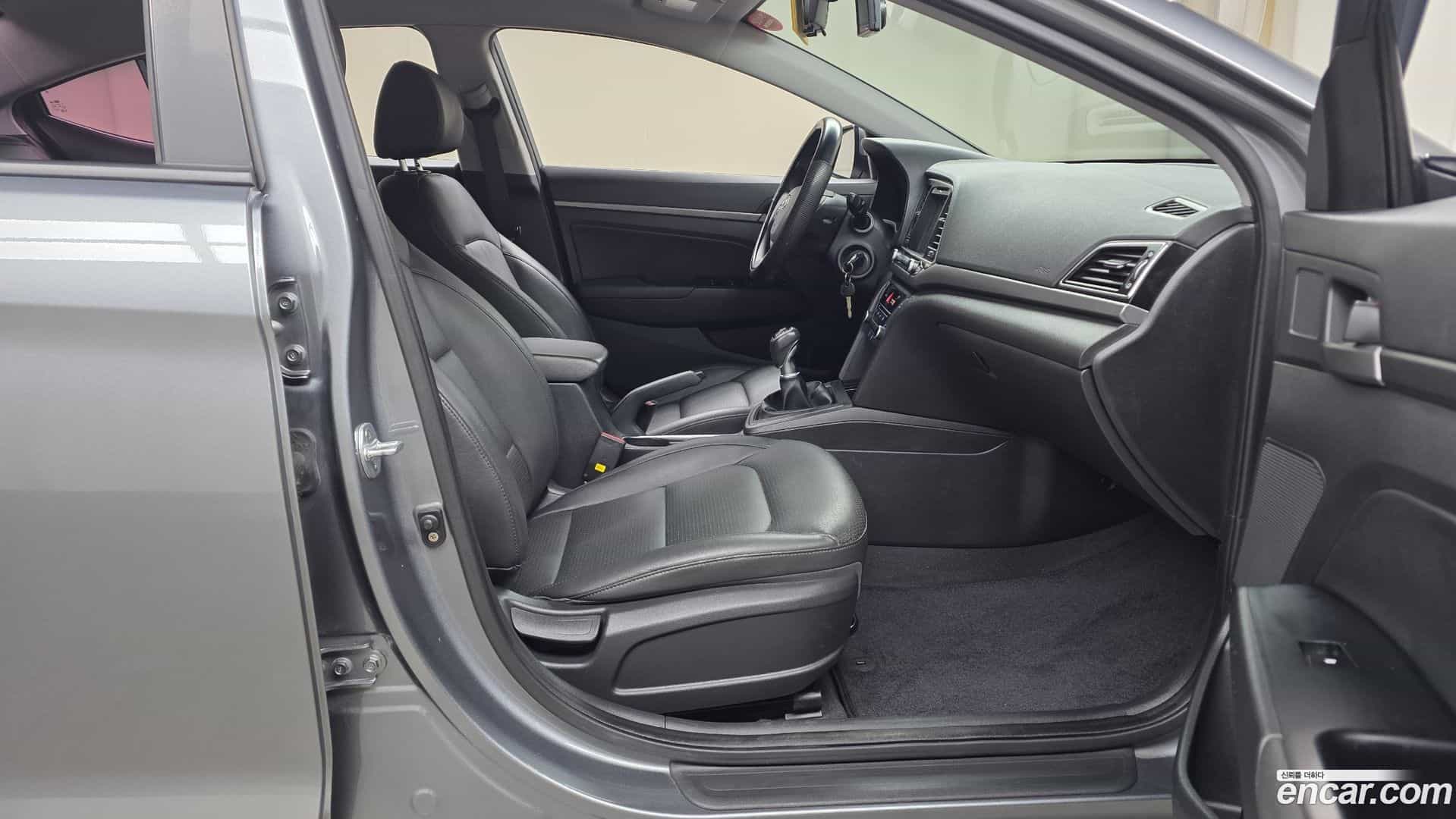 AVANTE Hyundai 2017.5-OPTION-015