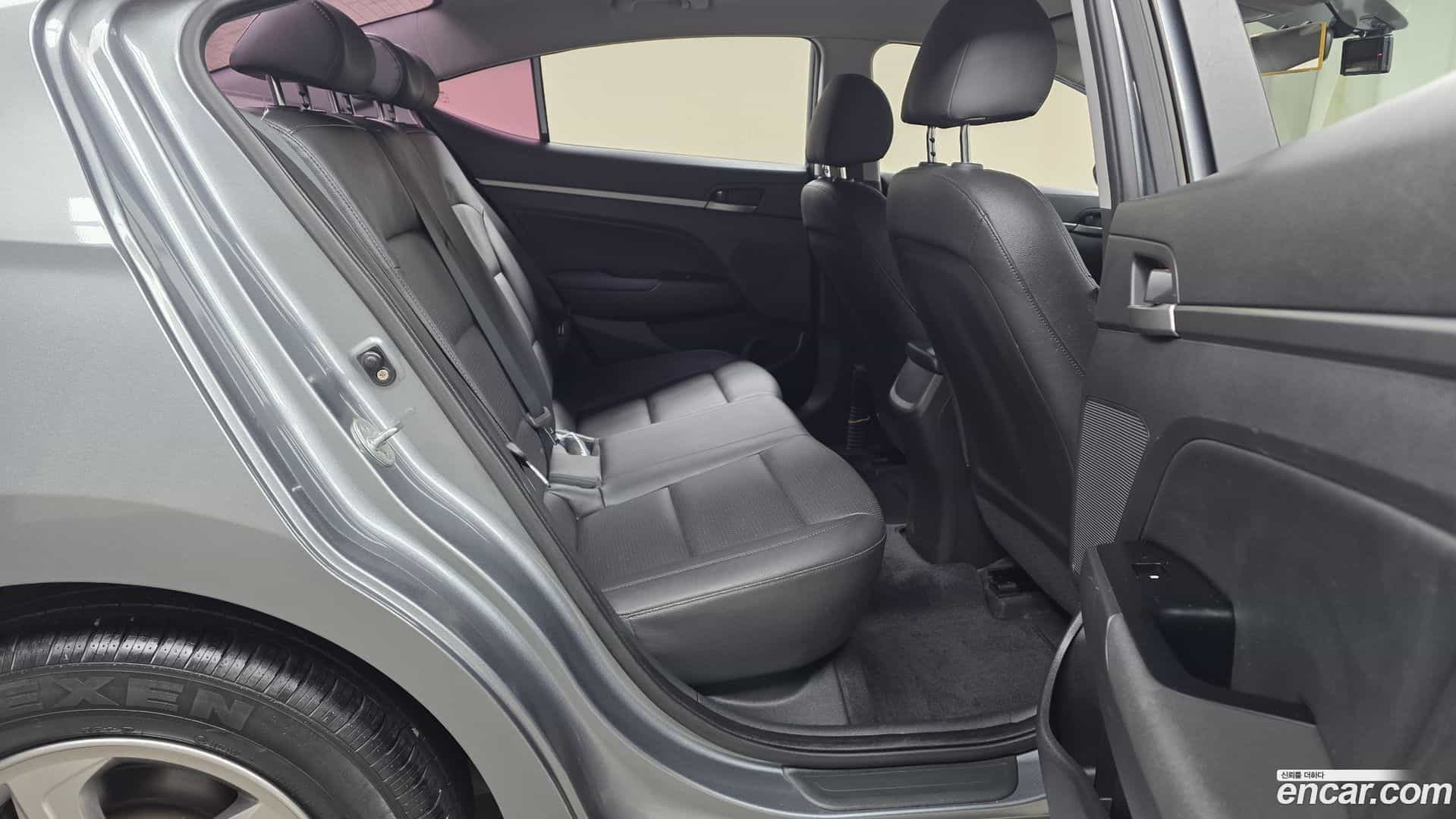 AVANTE Hyundai 2017.5-OPTION-016