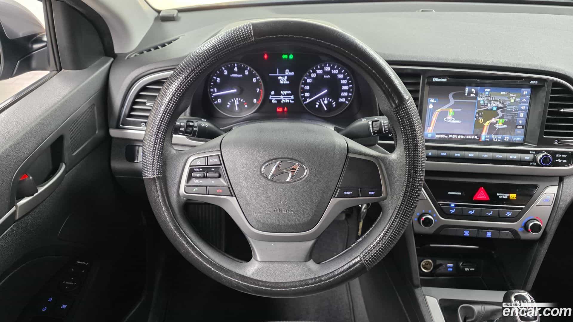 AVANTE Hyundai 2017.5-OPTION-017