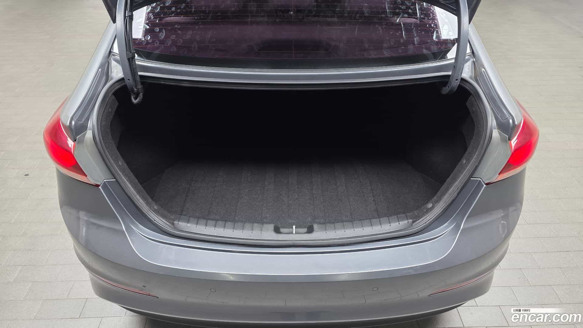 AVANTE Hyundai 2017.5-OPTION-024