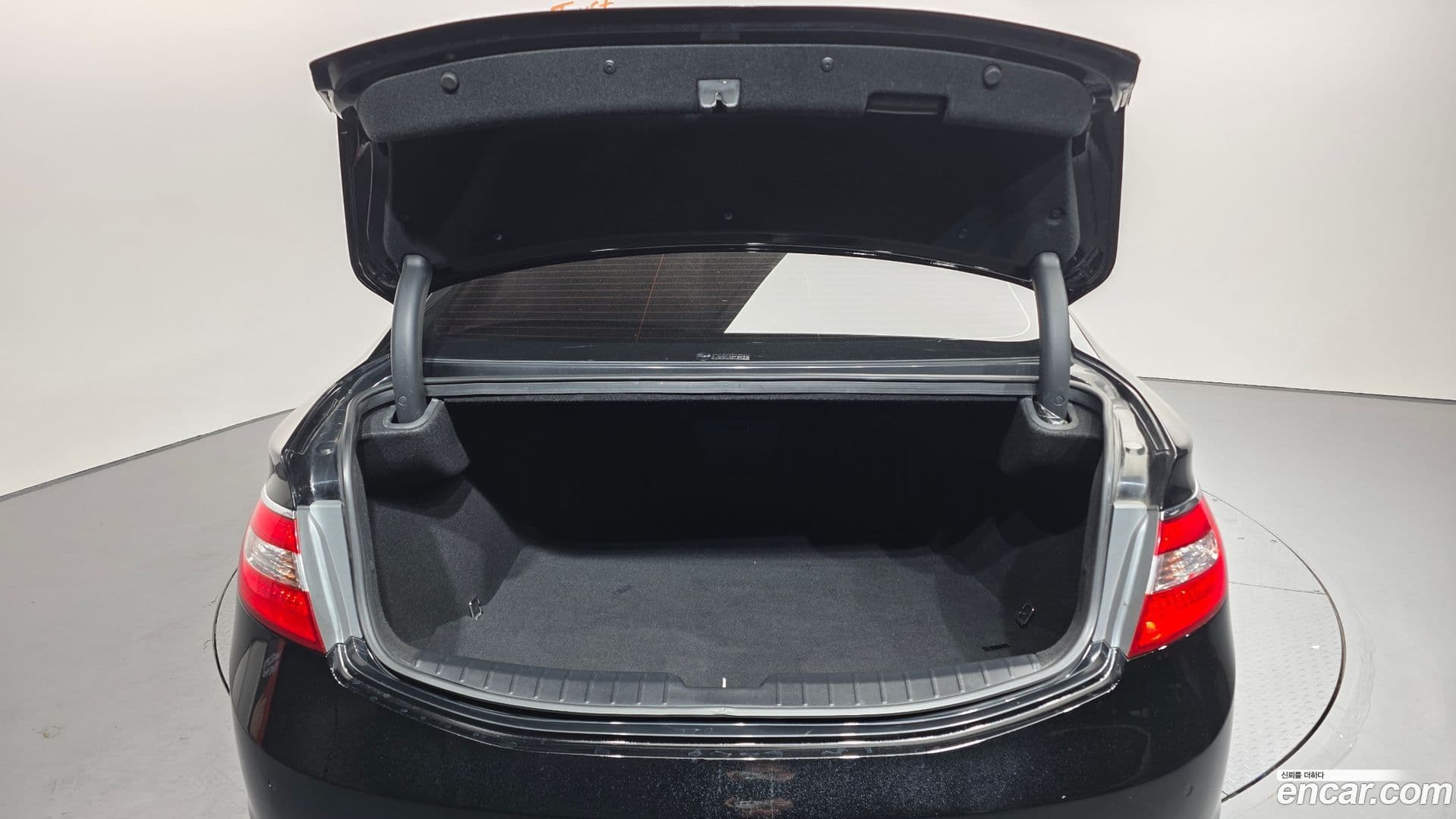 Main__Slider__Photo:Grandeur Hyundai 2013.3-19