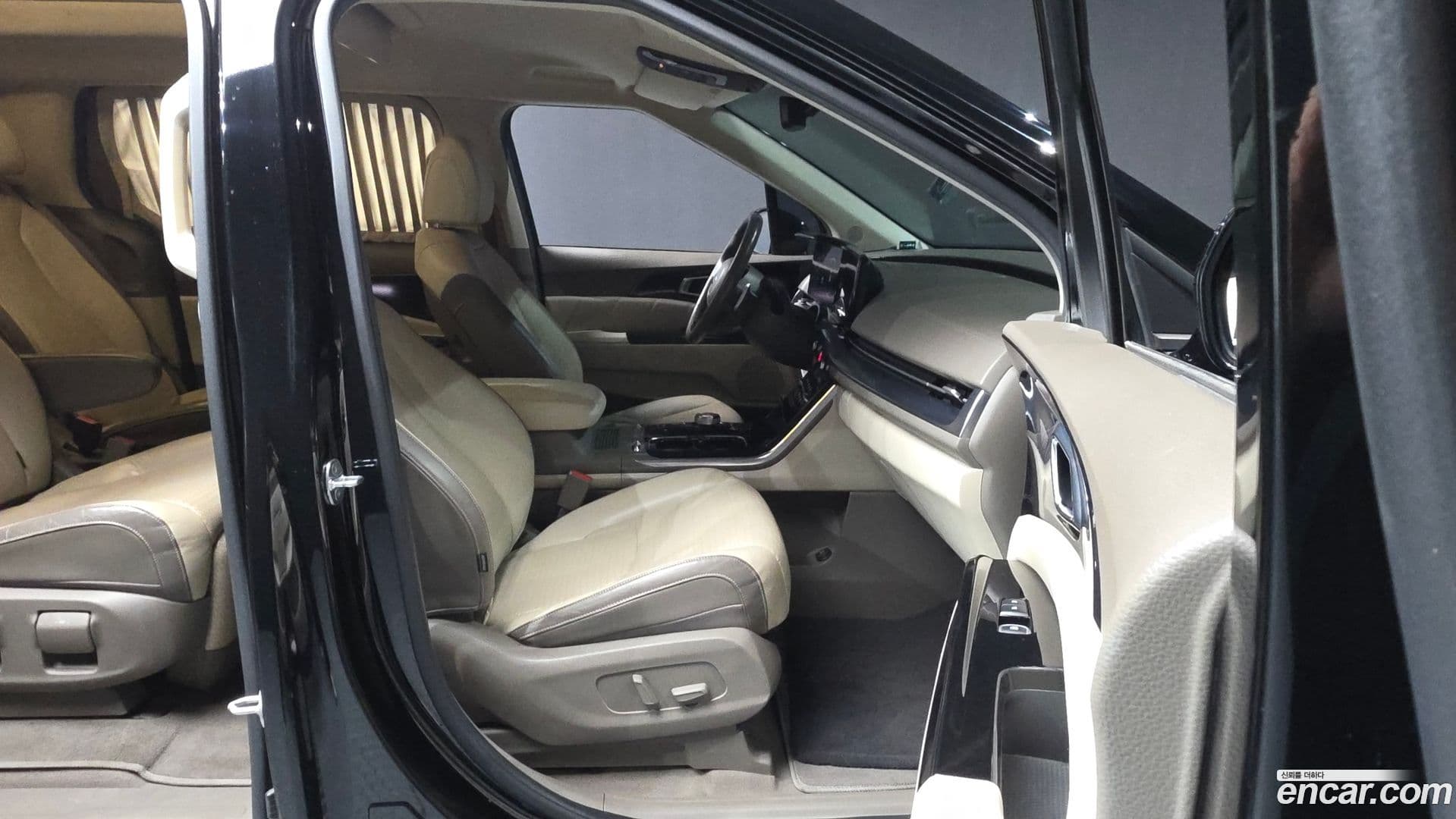 Main__Slider__Photo:Canival Kia 2021.1-10