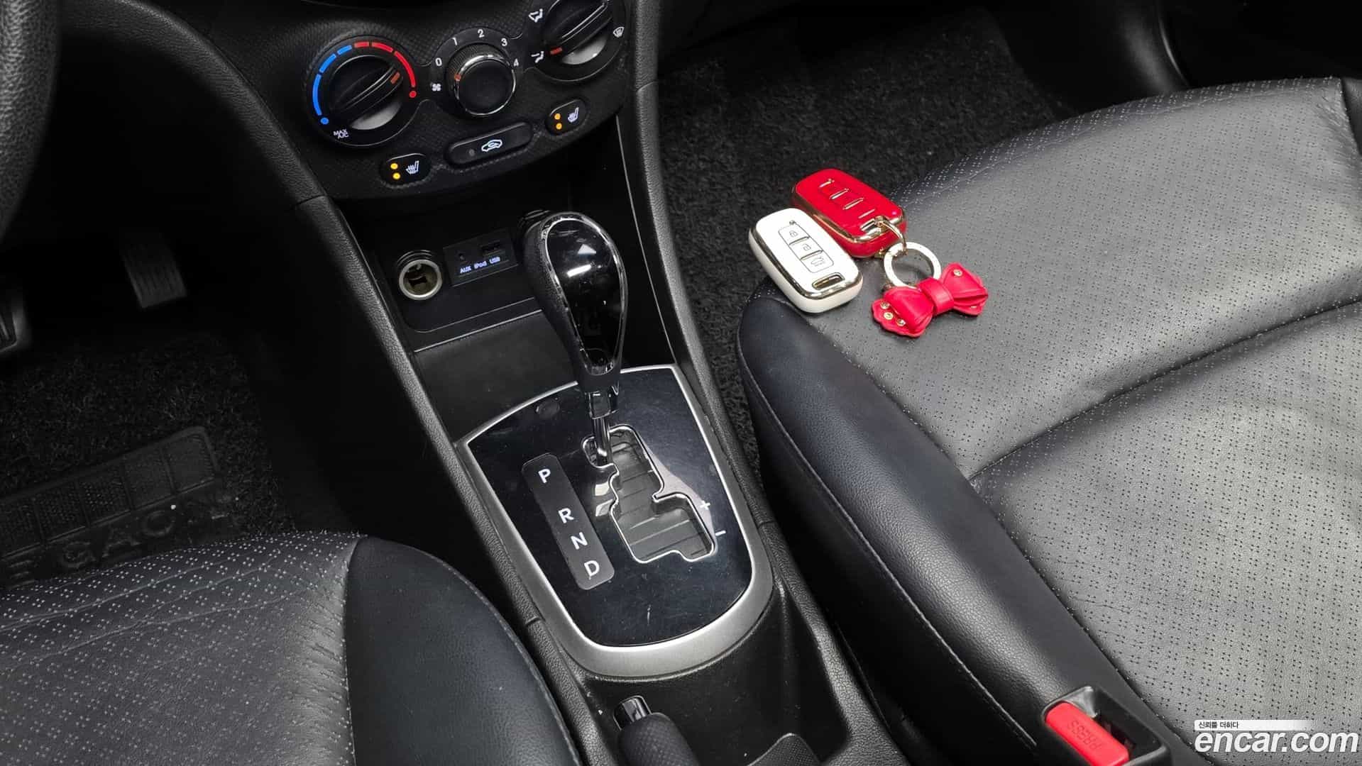 Accent Hyundai 2011.1-INNER-009