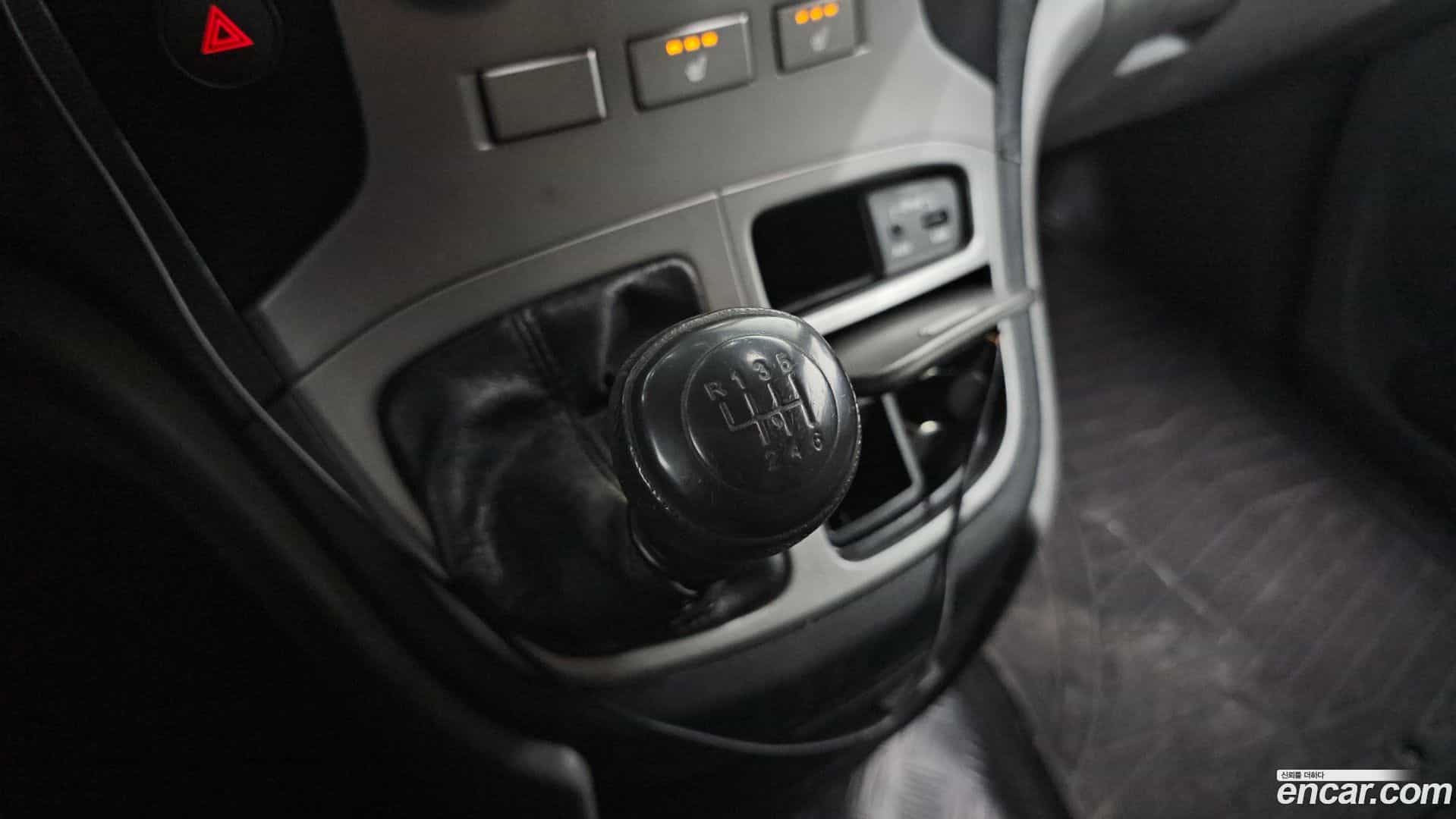 Starex Hyundai 2012.10-INNER-009