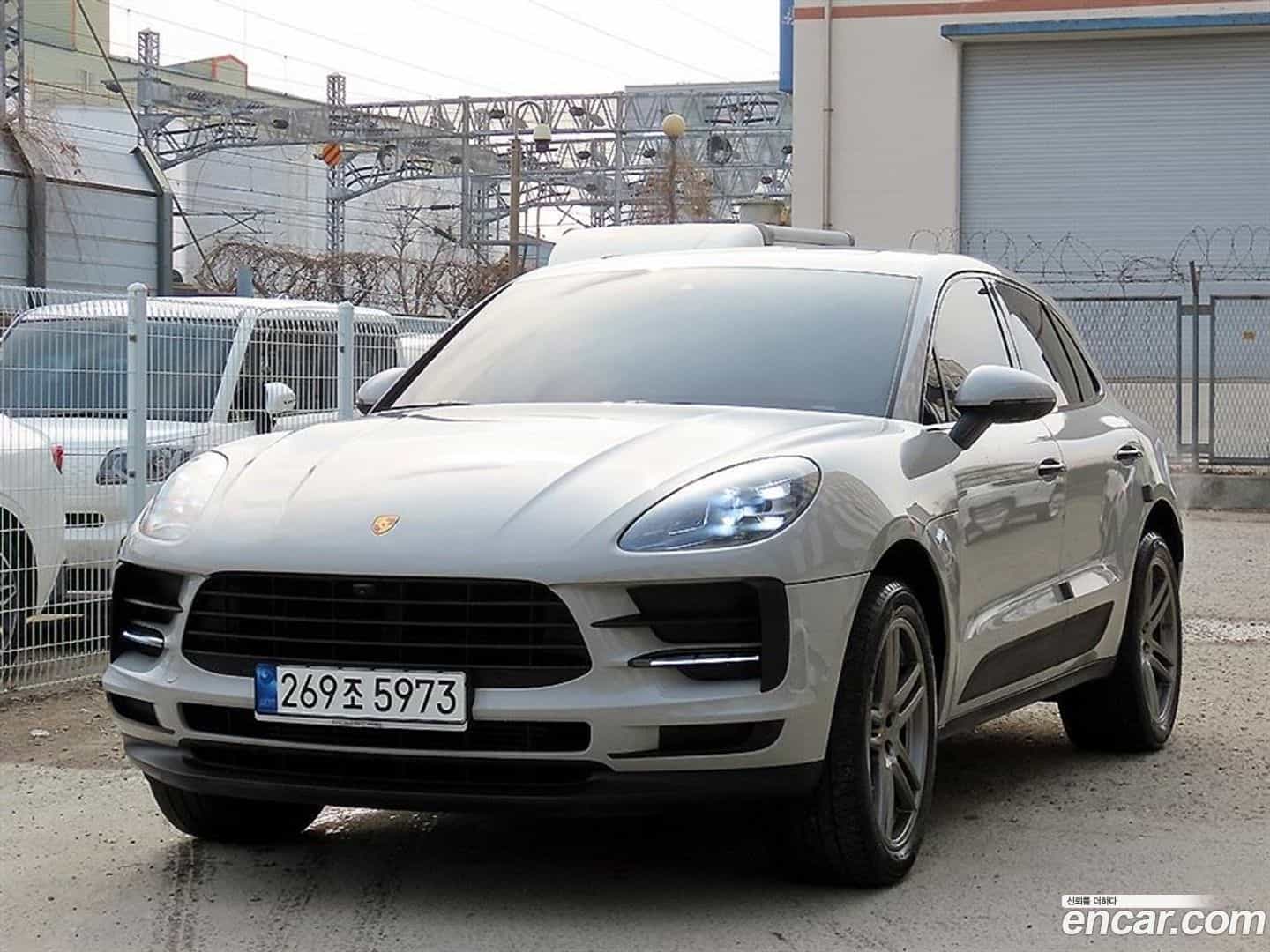 Macan Porsche 2021.6-OUTER-002