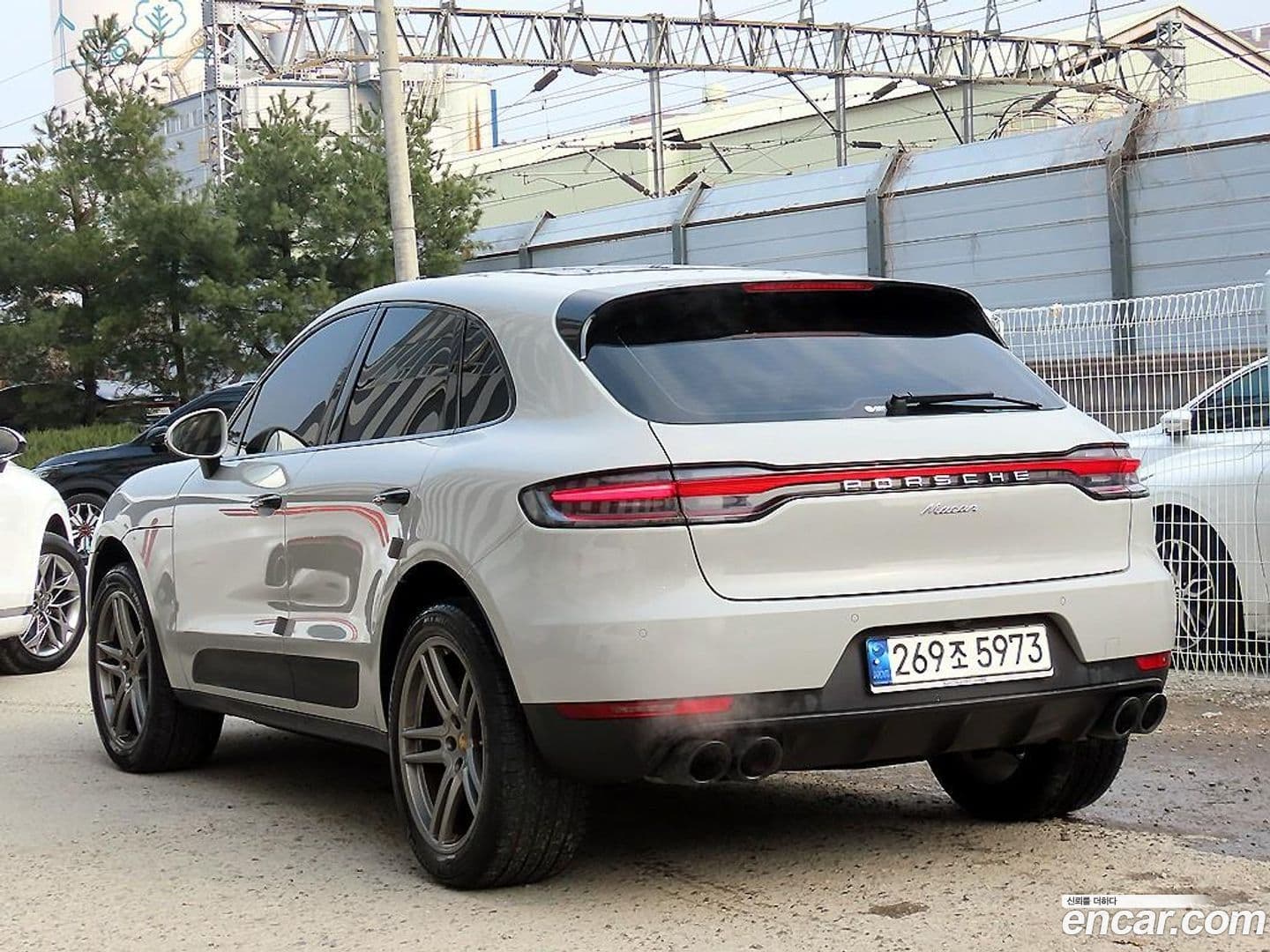 Main__Slider__Photo:Macan Porsche 2021.6-2