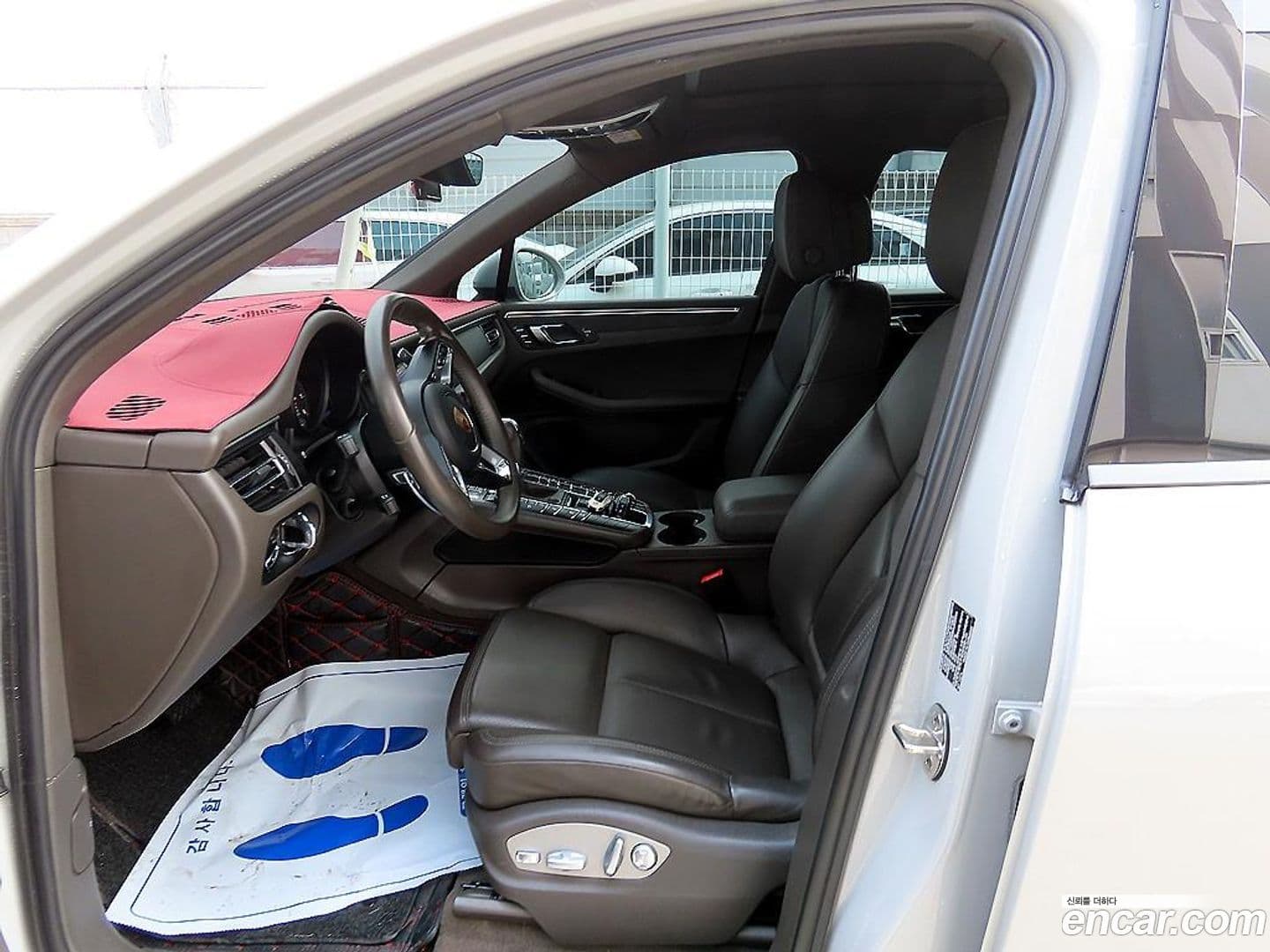 Main__Slider__Photo:Macan Porsche 2021.6-4