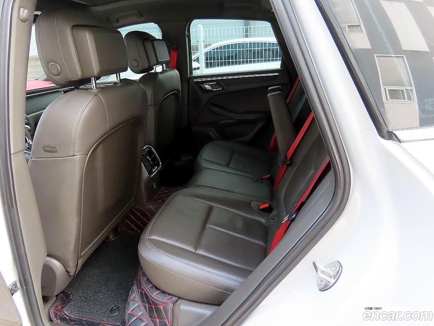 Main__Slider__Photo:Macan Porsche 2021.6-5