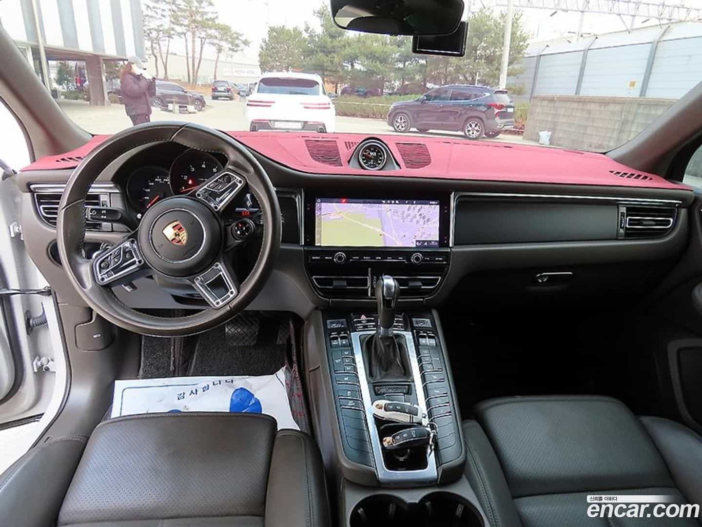 Macan Porsche 2021.6-INNER-007