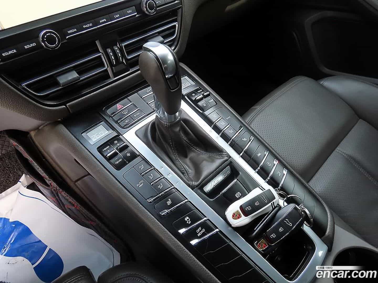 Macan Porsche 2021.6-INNER-010