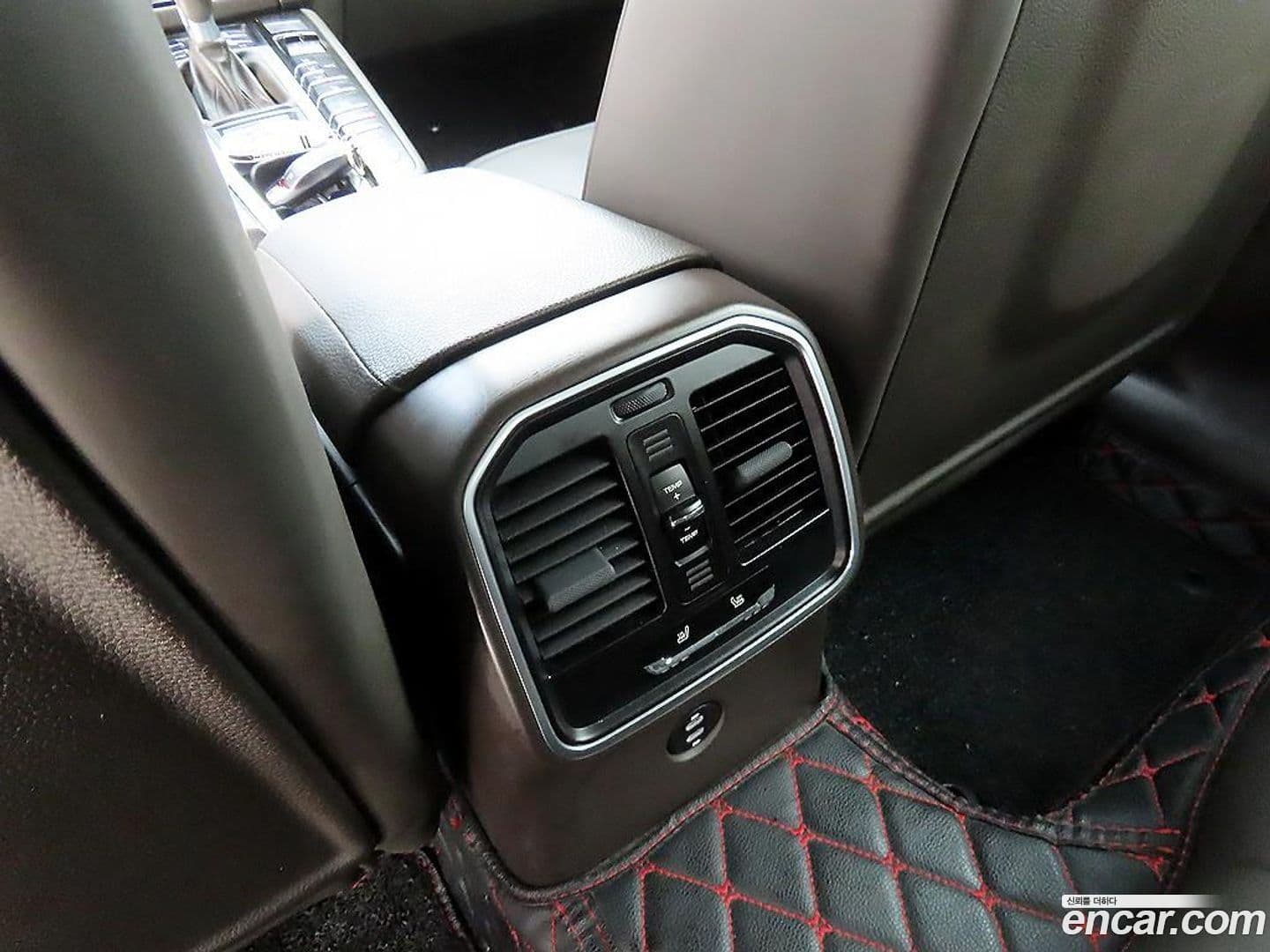 Main__Slider__Photo:Macan Porsche 2021.6-13