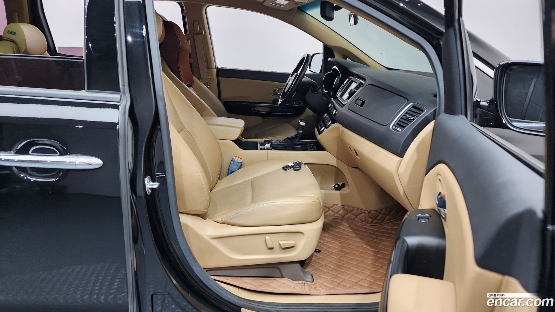 Main__Slider__Photo:Canival Kia 2017.0-10