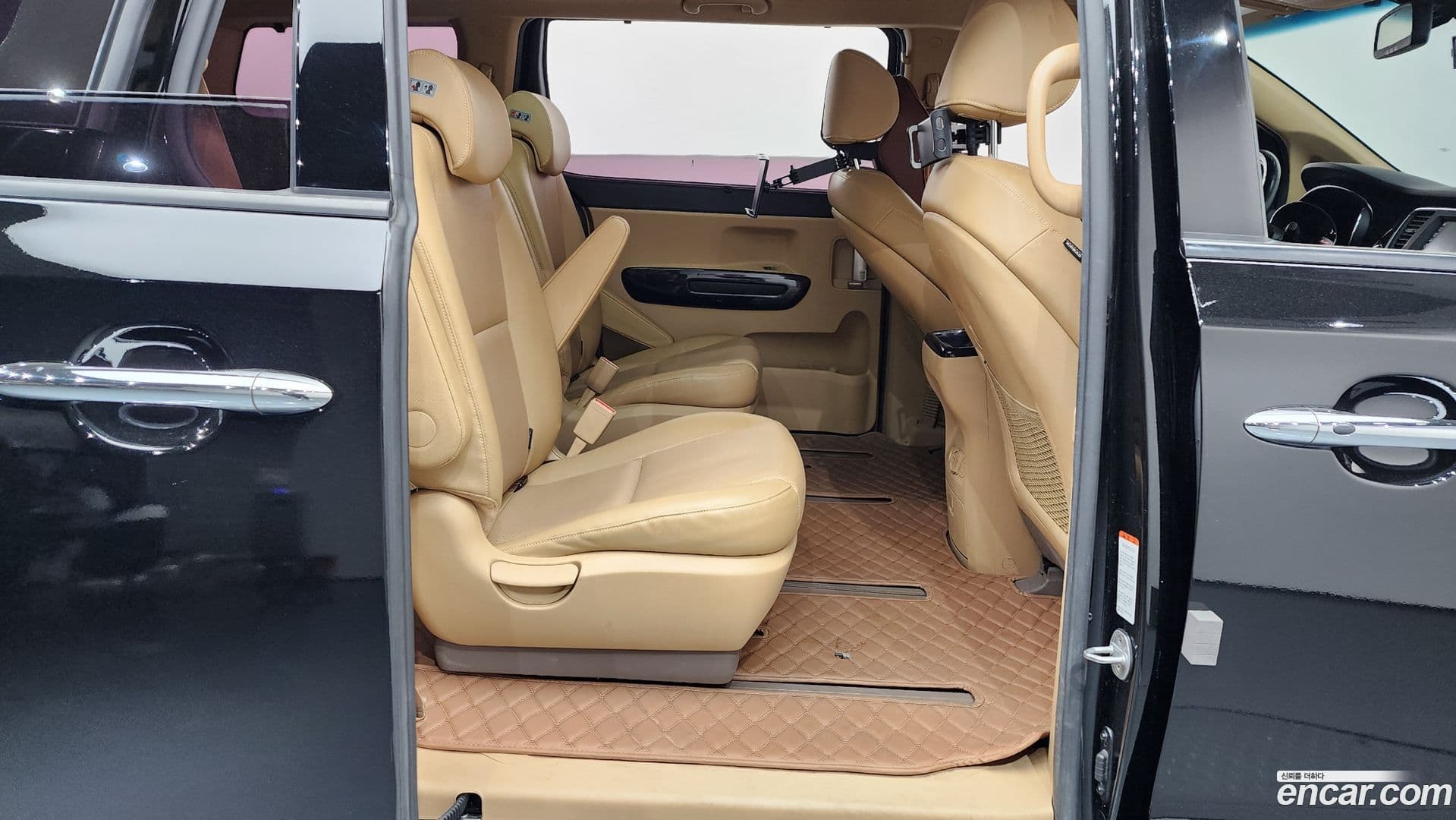 Main__Slider__Photo:Canival Kia 2017.0-11