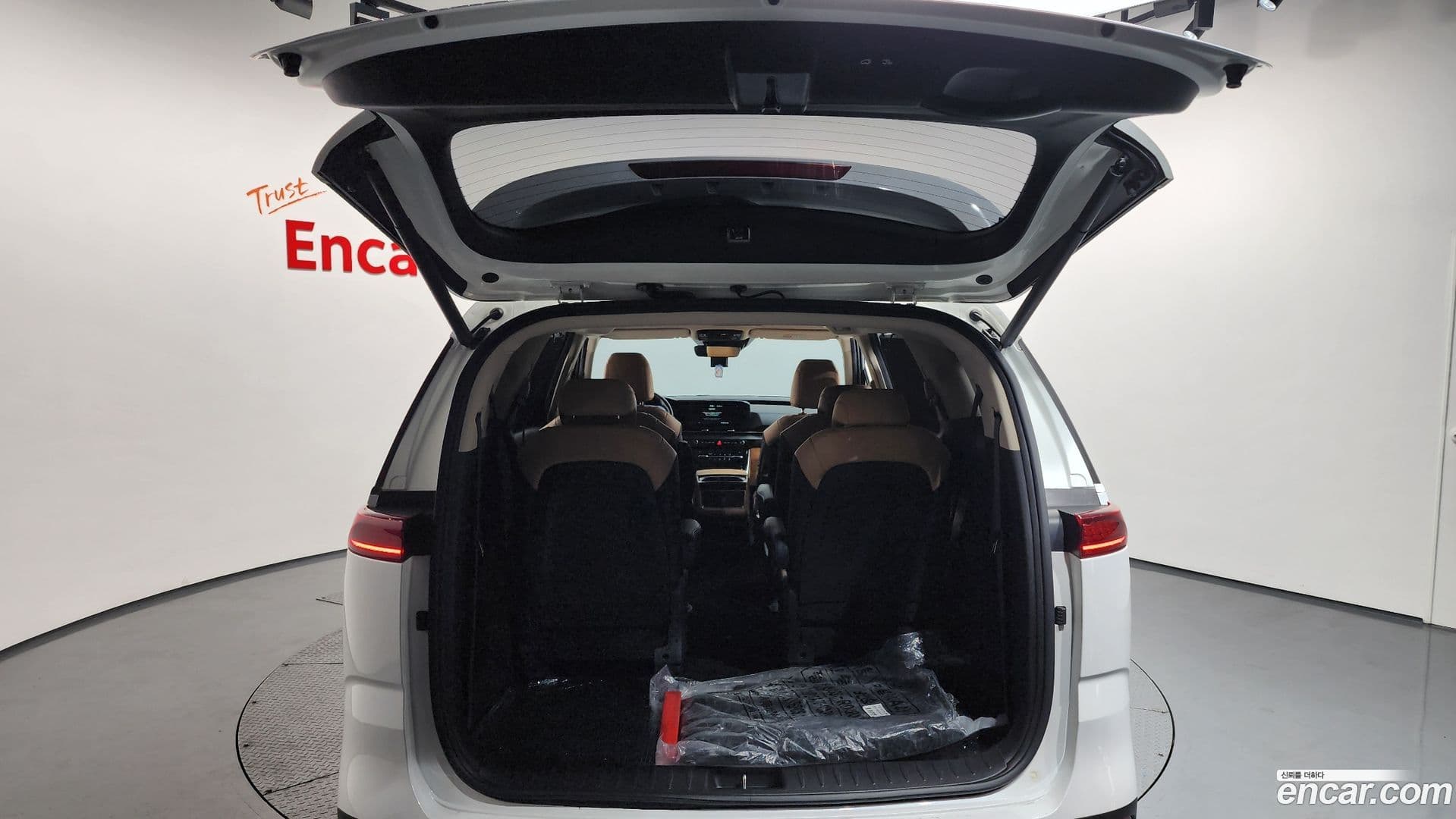 Main__Slider__Photo:Canival Kia 2021.0-19