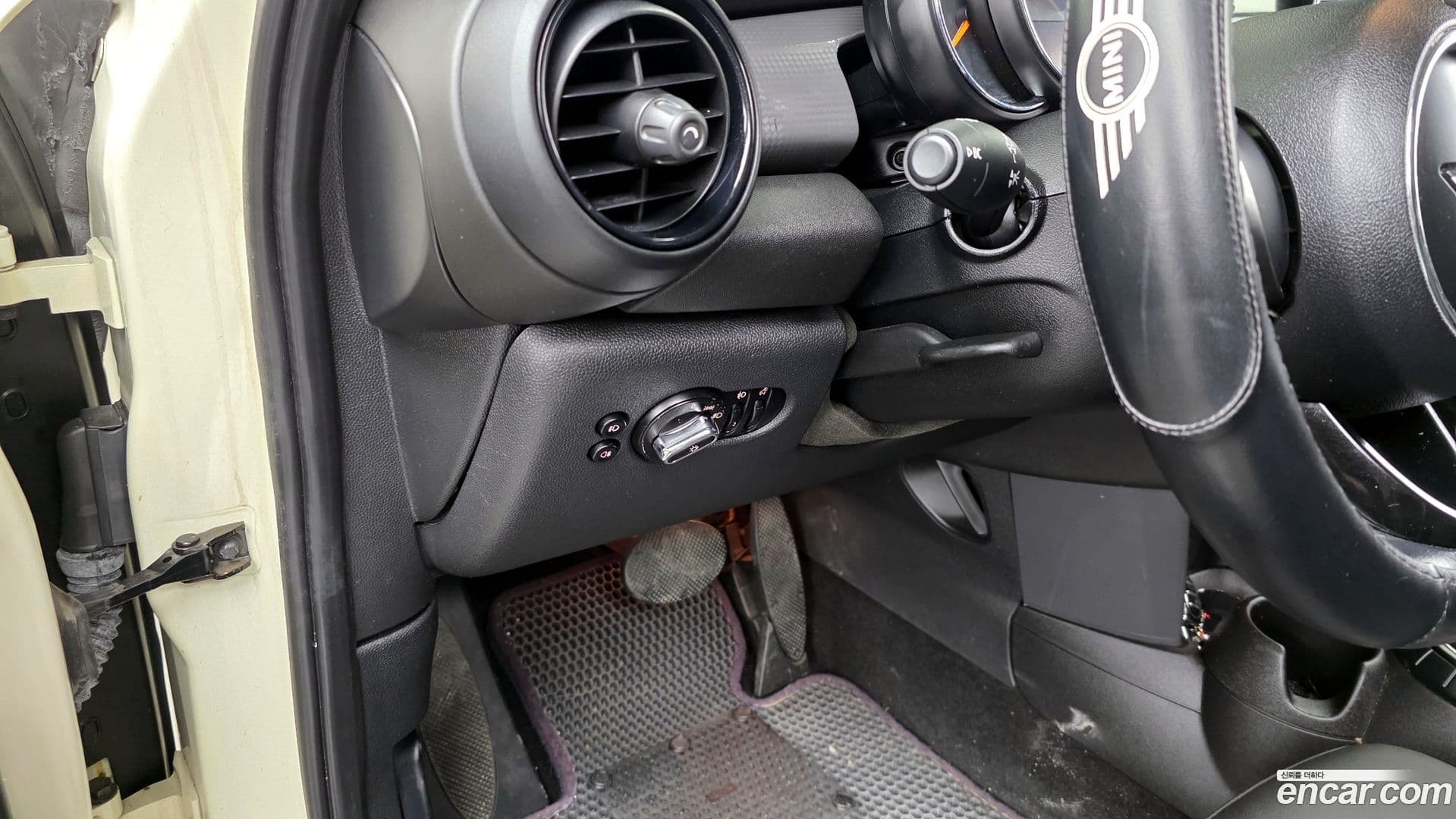 Main__Slider__Photo:Cooper Mini 2015.6-15