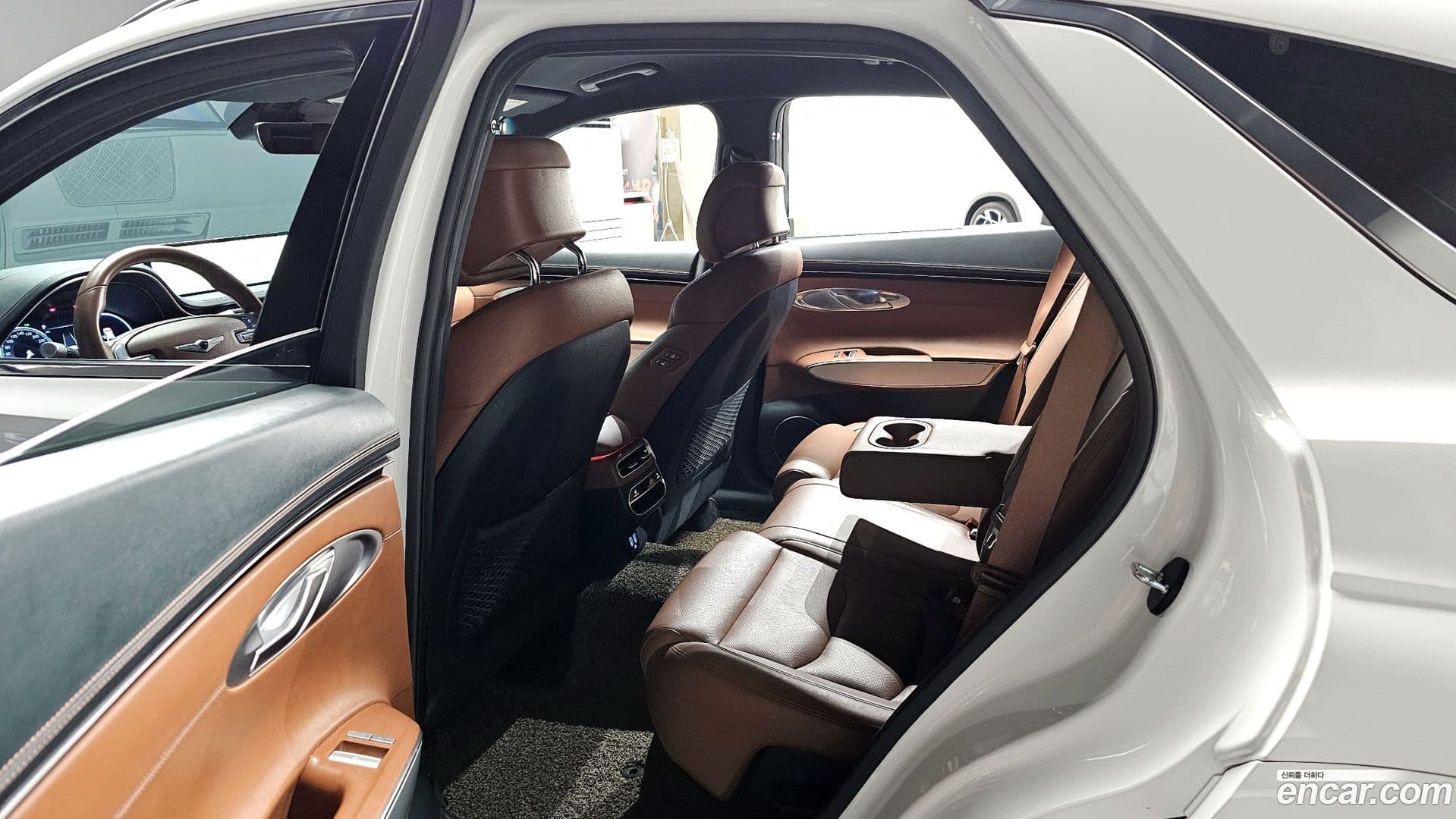 Main__Slider__Photo:GV70 Genesis 2021.1-10