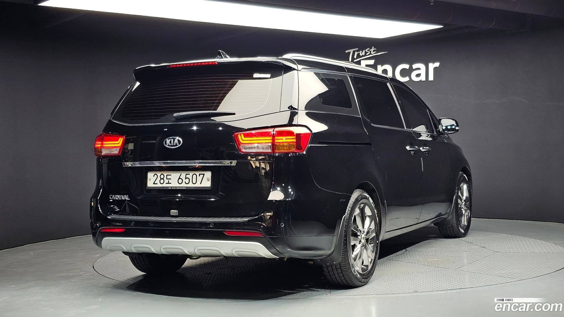 Main__Slider__Photo:Canival Kia 2015.3-1