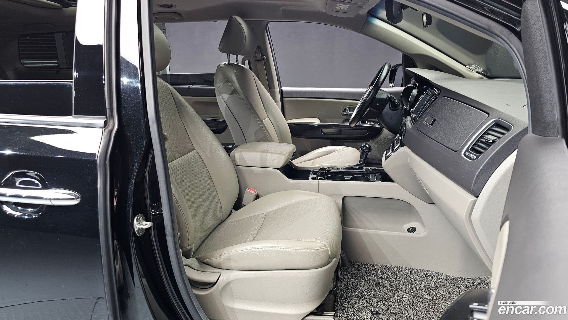 Main__Slider__Photo:Canival Kia 2015.3-9