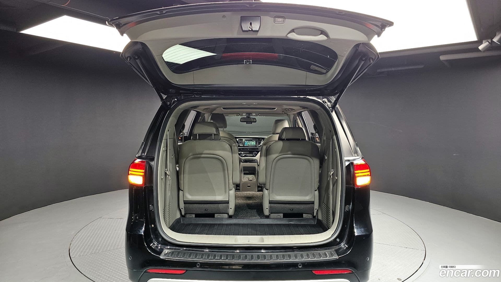 Main__Slider__Photo:Canival Kia 2015.3-19