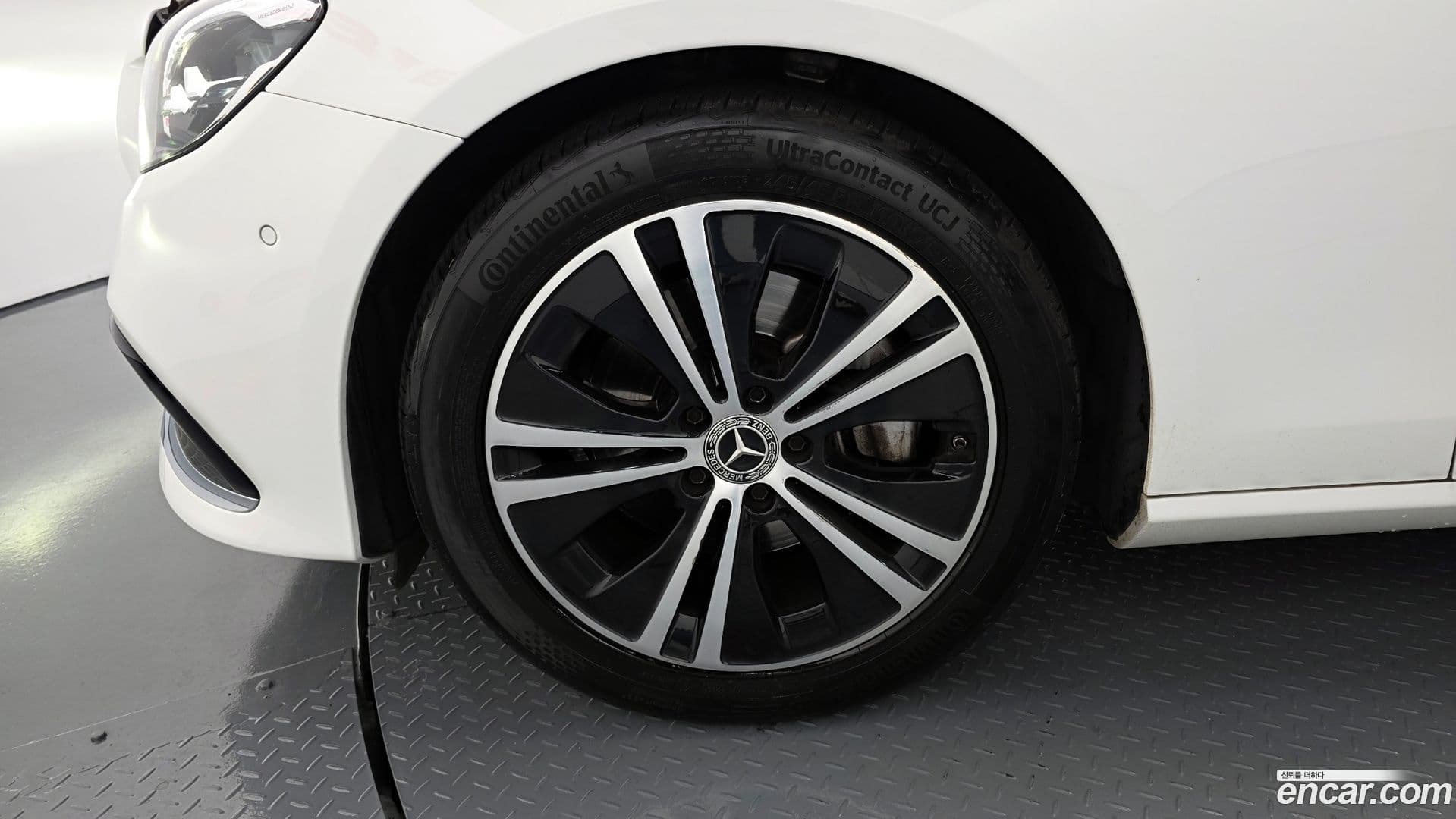 Main__Slider__Photo:E-Class Mercedes-Benz 2022.1-4