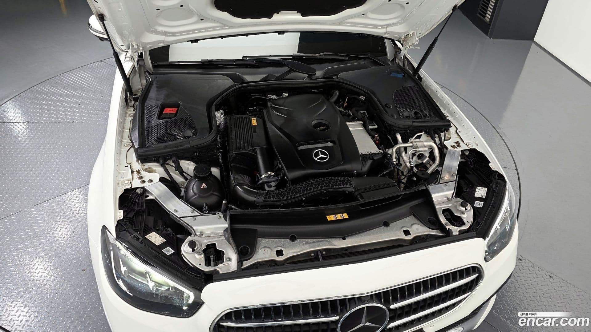 Main__Slider__Photo:E-Class Mercedes-Benz 2022.1-5