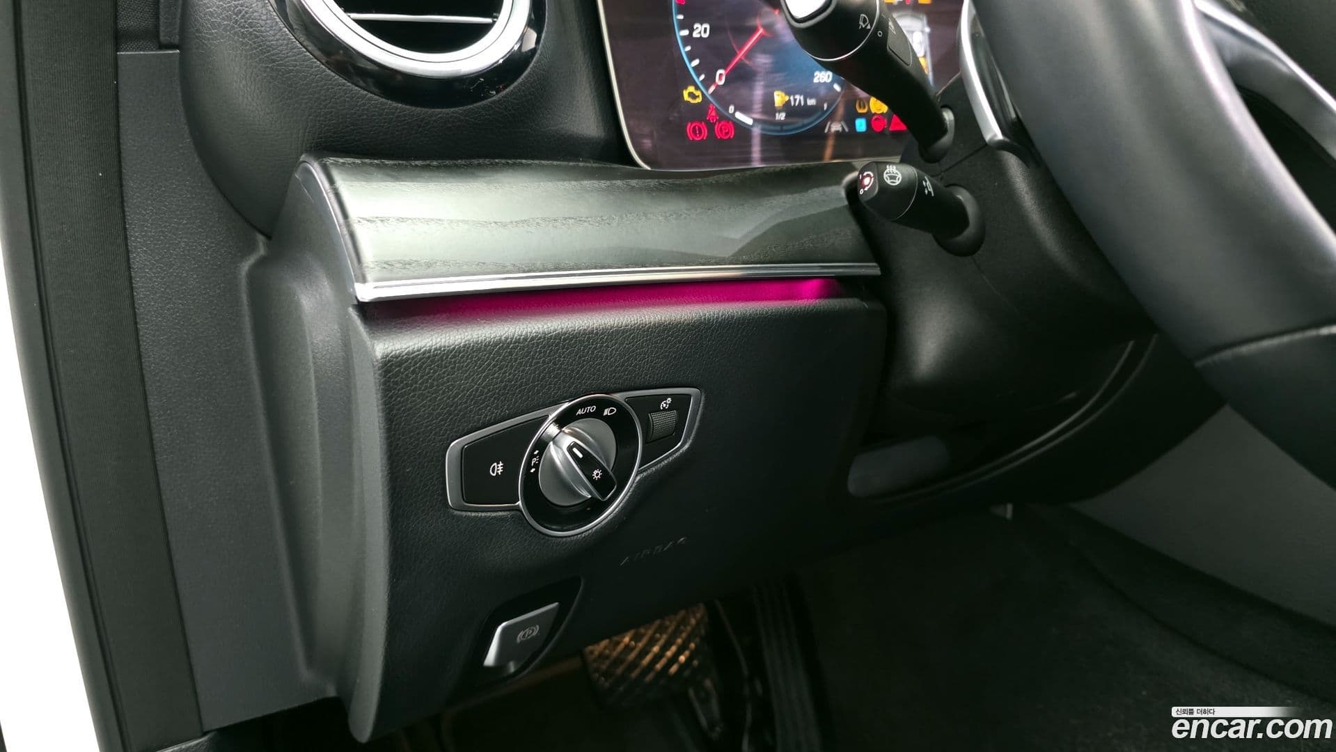 Main__Slider__Photo:E-Class Mercedes-Benz 2022.1-16