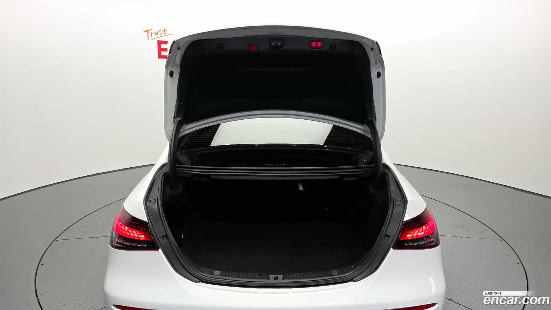 E-Class Mercedes-Benz 2022.1-OPTION-024