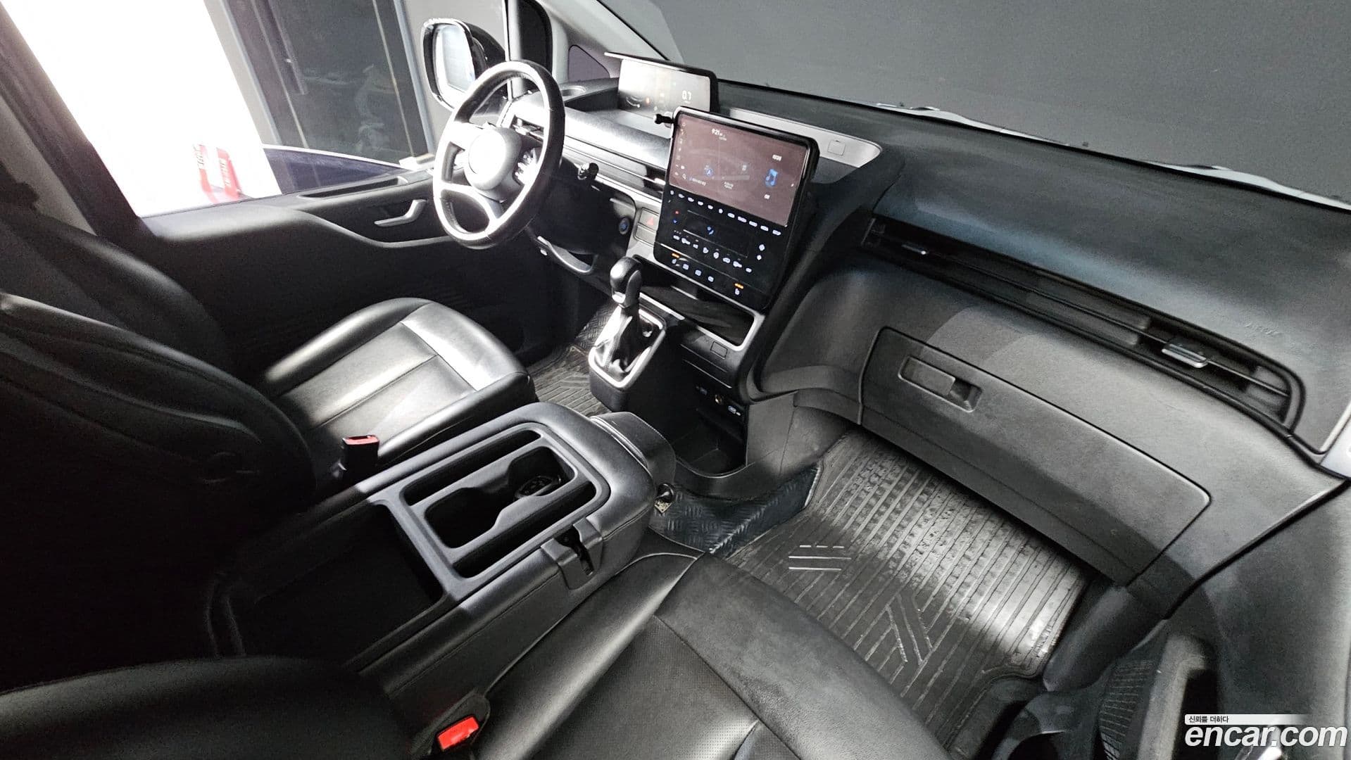 Main__Slider__Photo:Staria Hyundai 2021.5-6