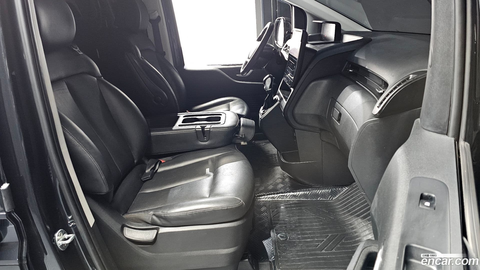 Main__Slider__Photo:Staria Hyundai 2021.5-9