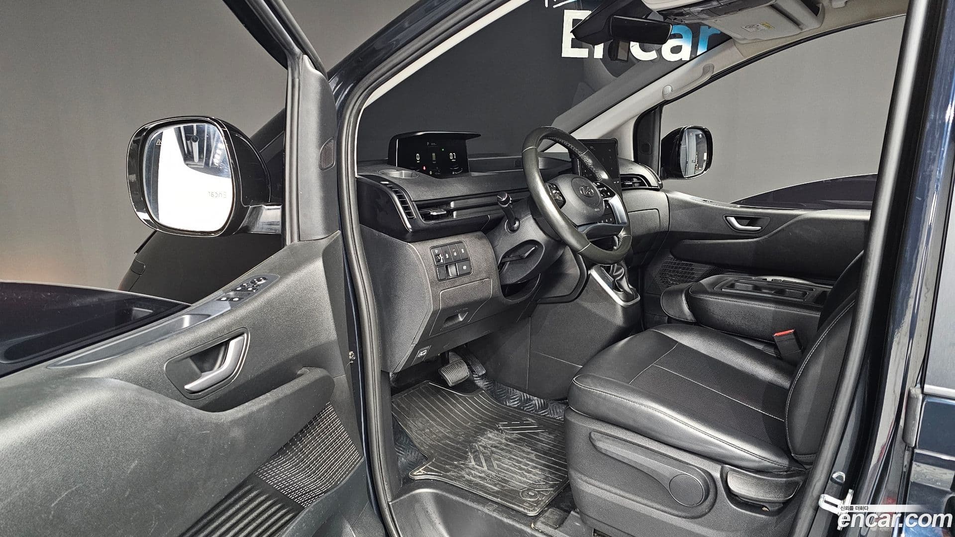 Main__Slider__Photo:Staria Hyundai 2021.5-10