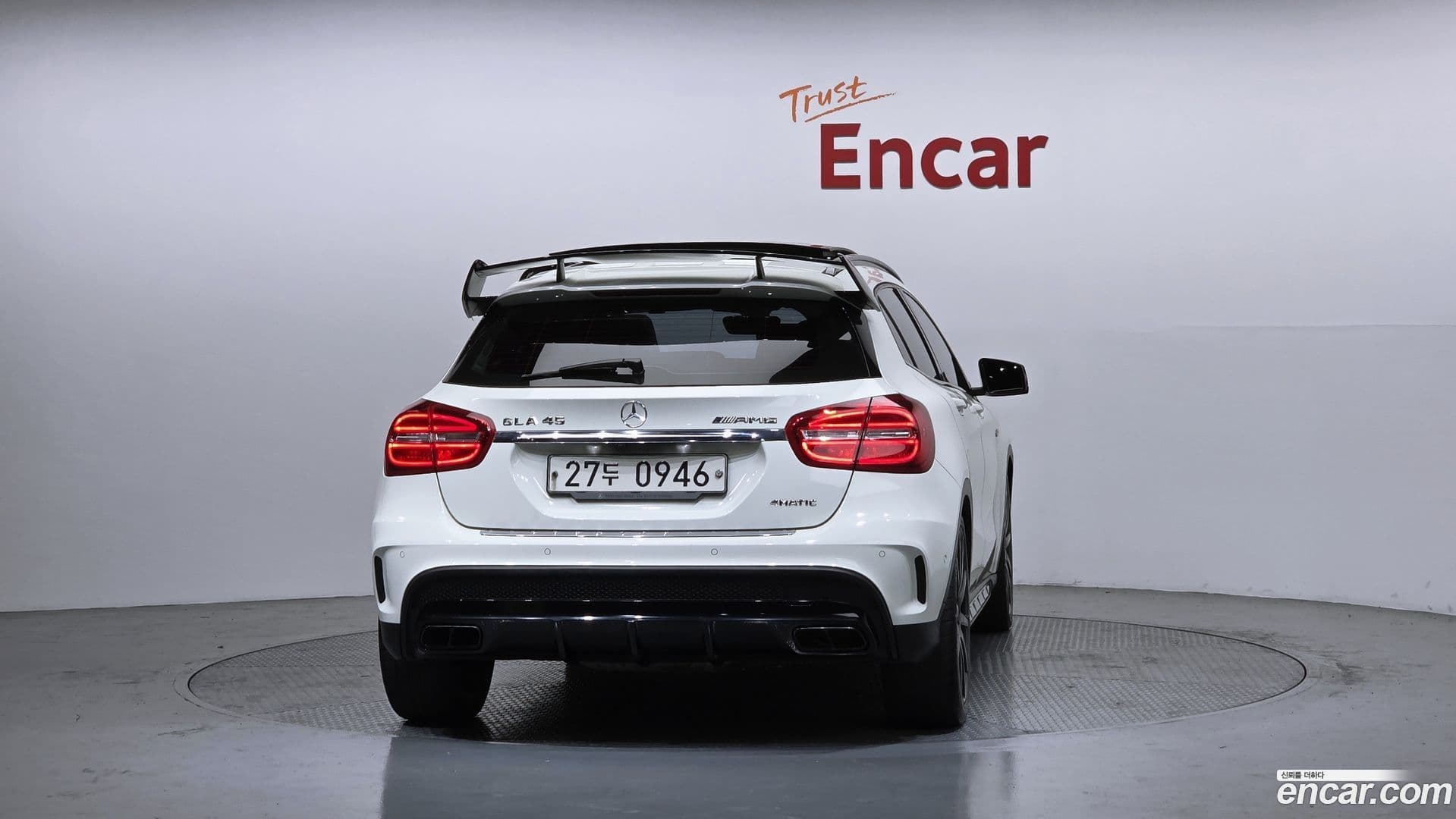 Main__Slider__Photo:GLA-Class Mercedes-Benz 2015.8-3