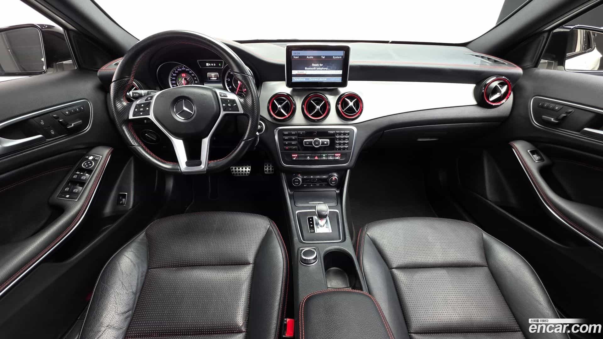 GLA-Class Mercedes-Benz 2015.8-INNER-007