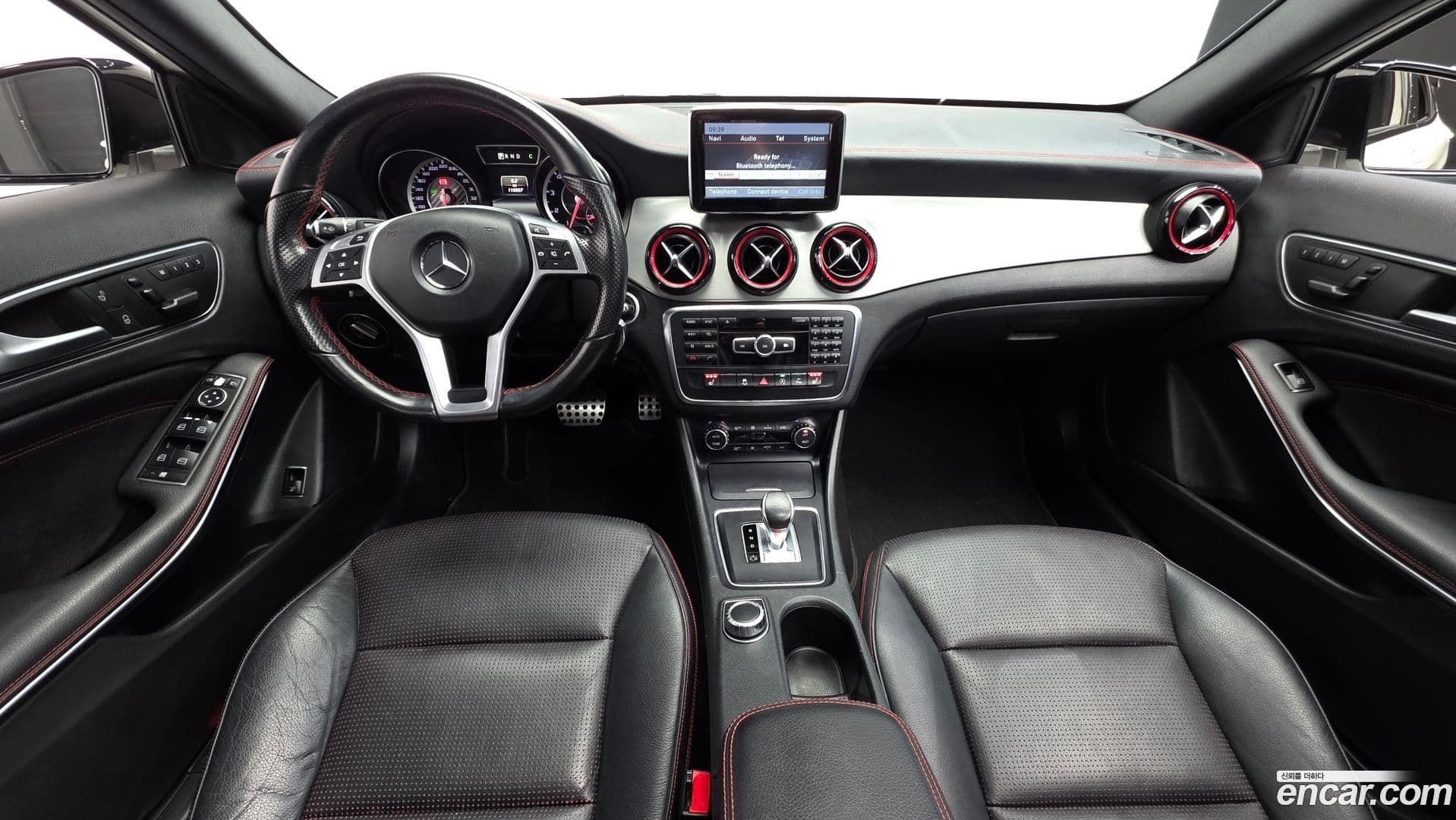 Main__Slider__Photo:GLA-Class Mercedes-Benz 2015.8-6