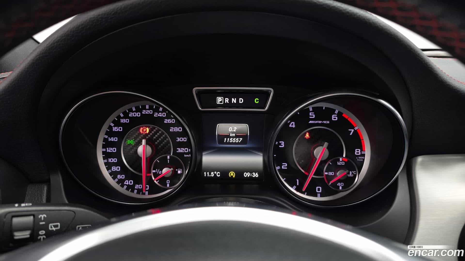 GLA-Class Mercedes-Benz 2015.8-INNER-008