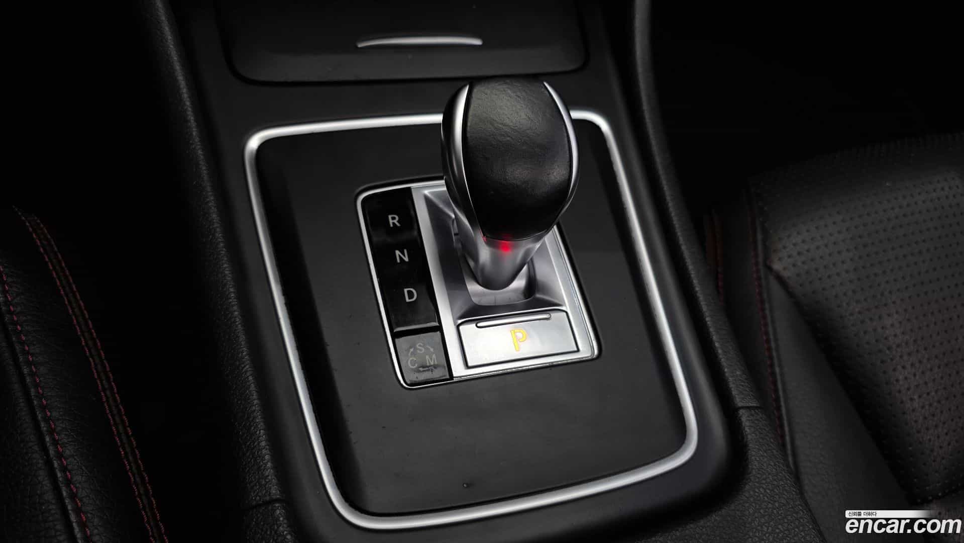 GLA-Class Mercedes-Benz 2015.8-INNER-009