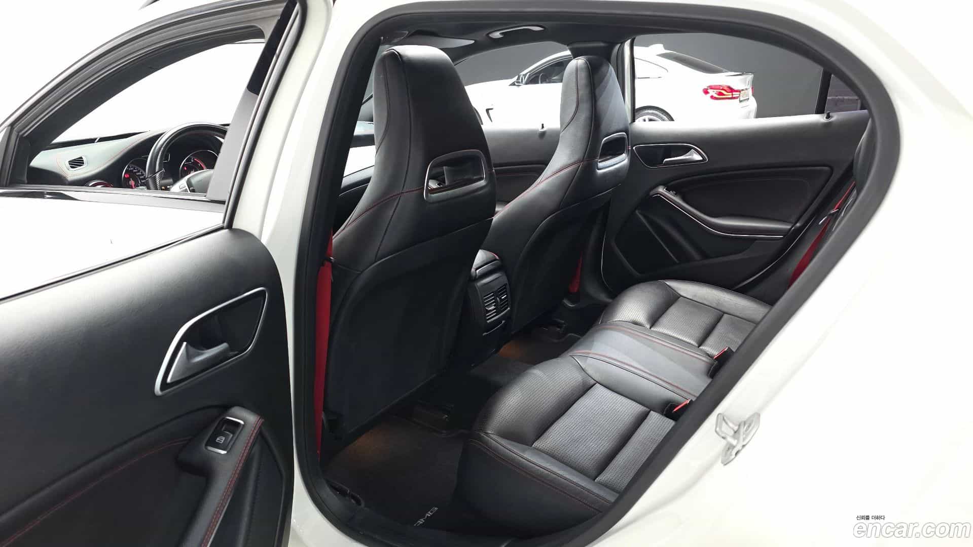 GLA-Class Mercedes-Benz 2015.8-OPTION-016