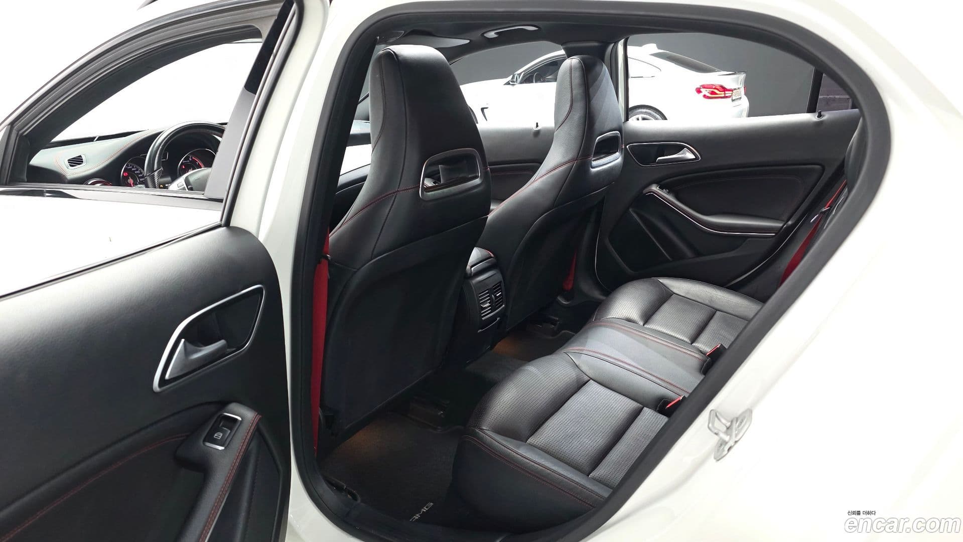 Main__Slider__Photo:GLA-Class Mercedes-Benz 2015.8-11