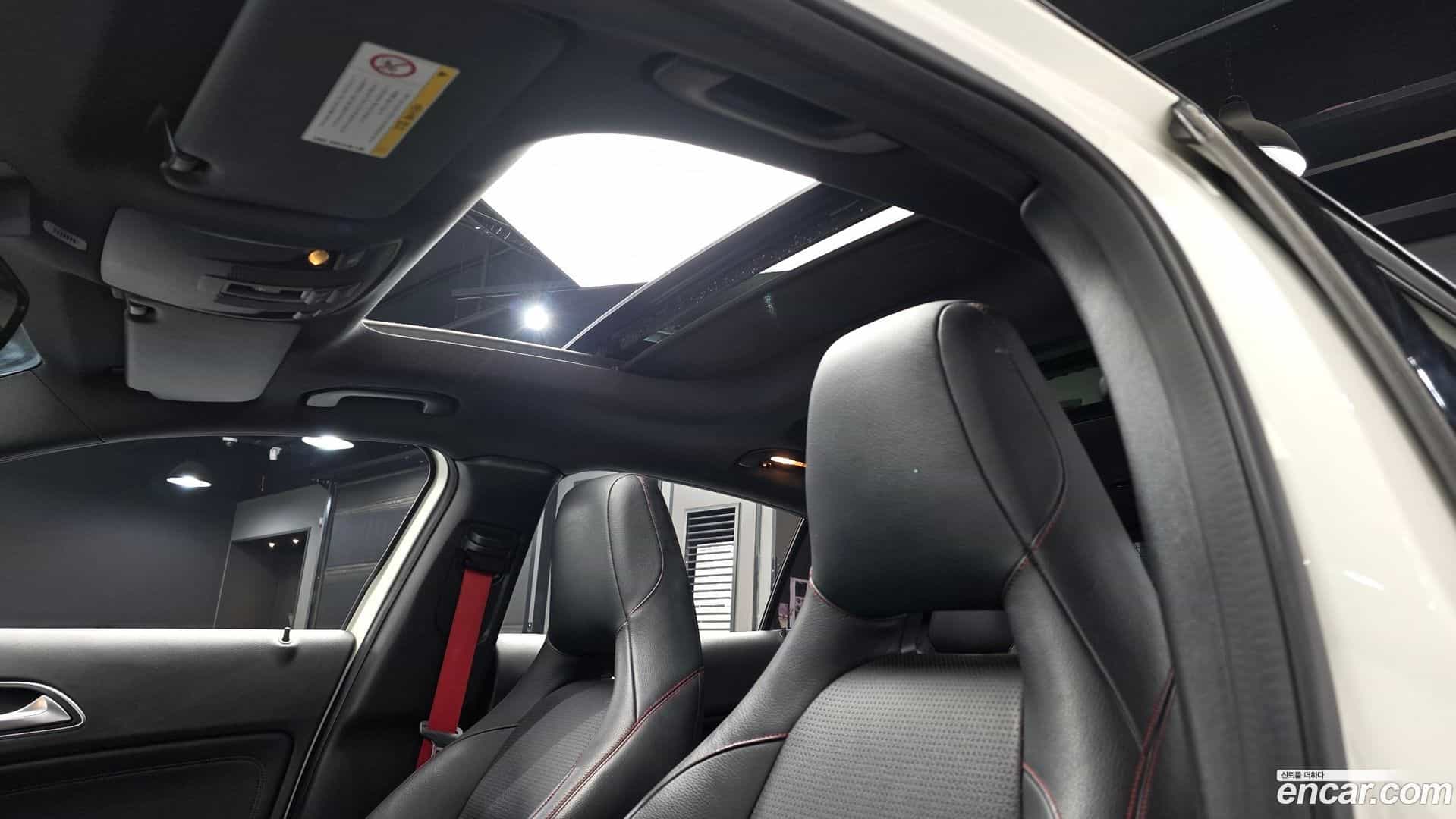 GLA-Class Mercedes-Benz 2015.8-OPTION-018