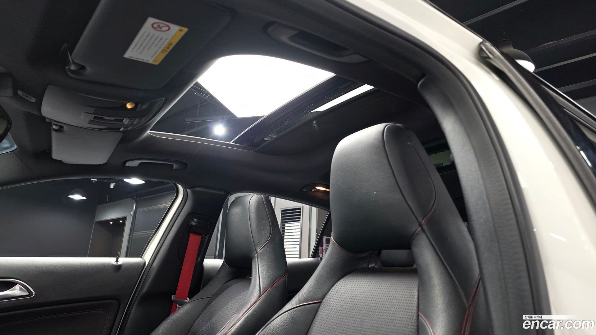 Main__Slider__Photo:GLA-Class Mercedes-Benz 2015.8-13