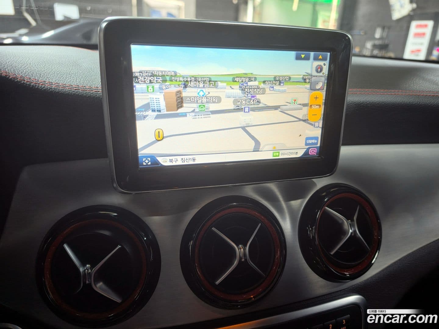 Main__Slider__Photo:GLA-Class Mercedes-Benz 2015.8-14