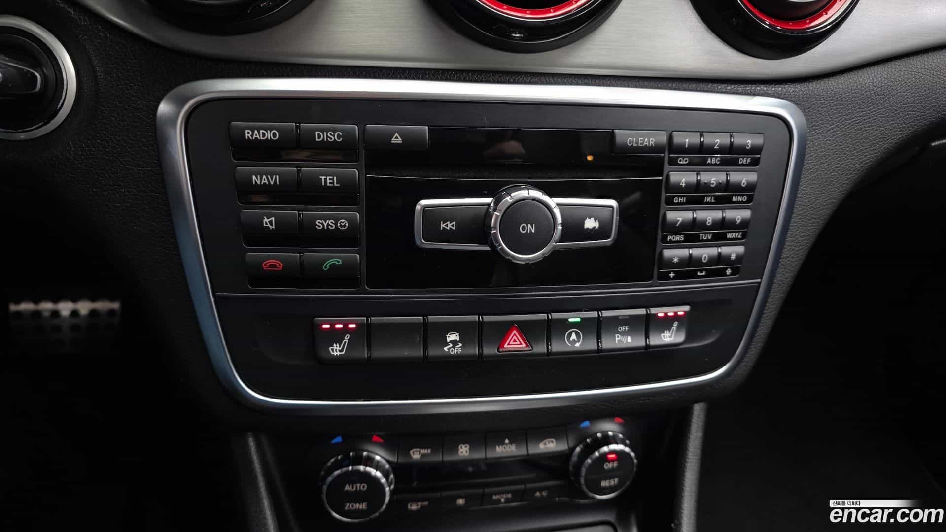 GLA-Class Mercedes-Benz 2015.8-OPTION-020