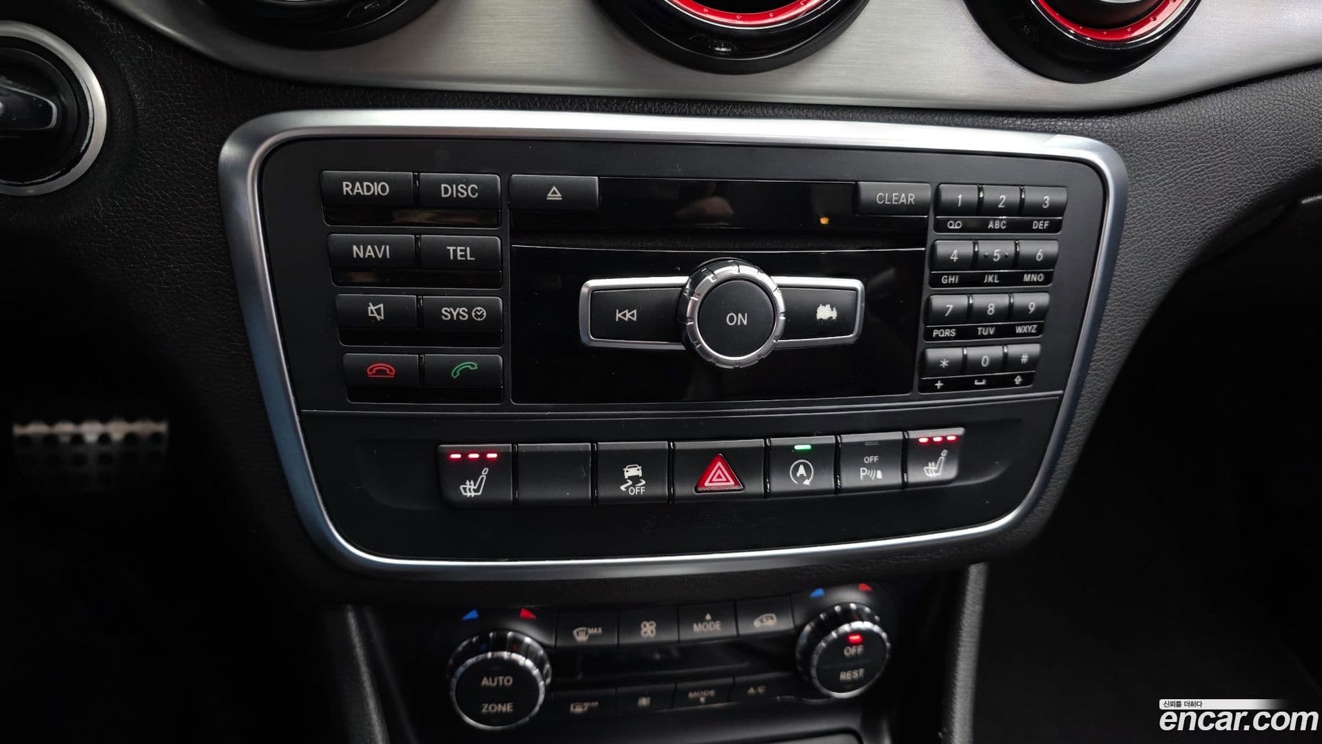 Main__Slider__Photo:GLA-Class Mercedes-Benz 2015.8-15