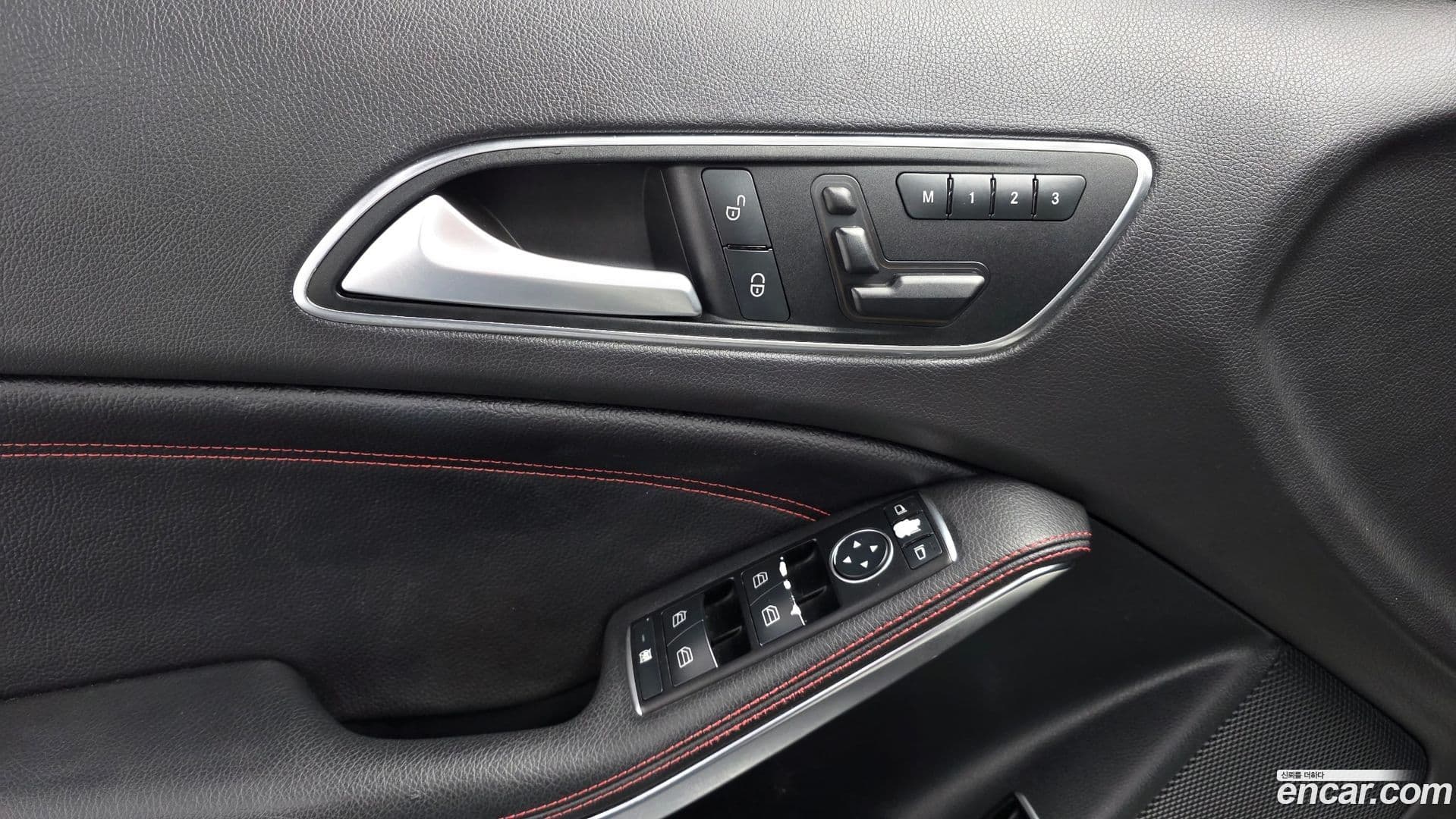 Main__Slider__Photo:GLA-Class Mercedes-Benz 2015.8-16