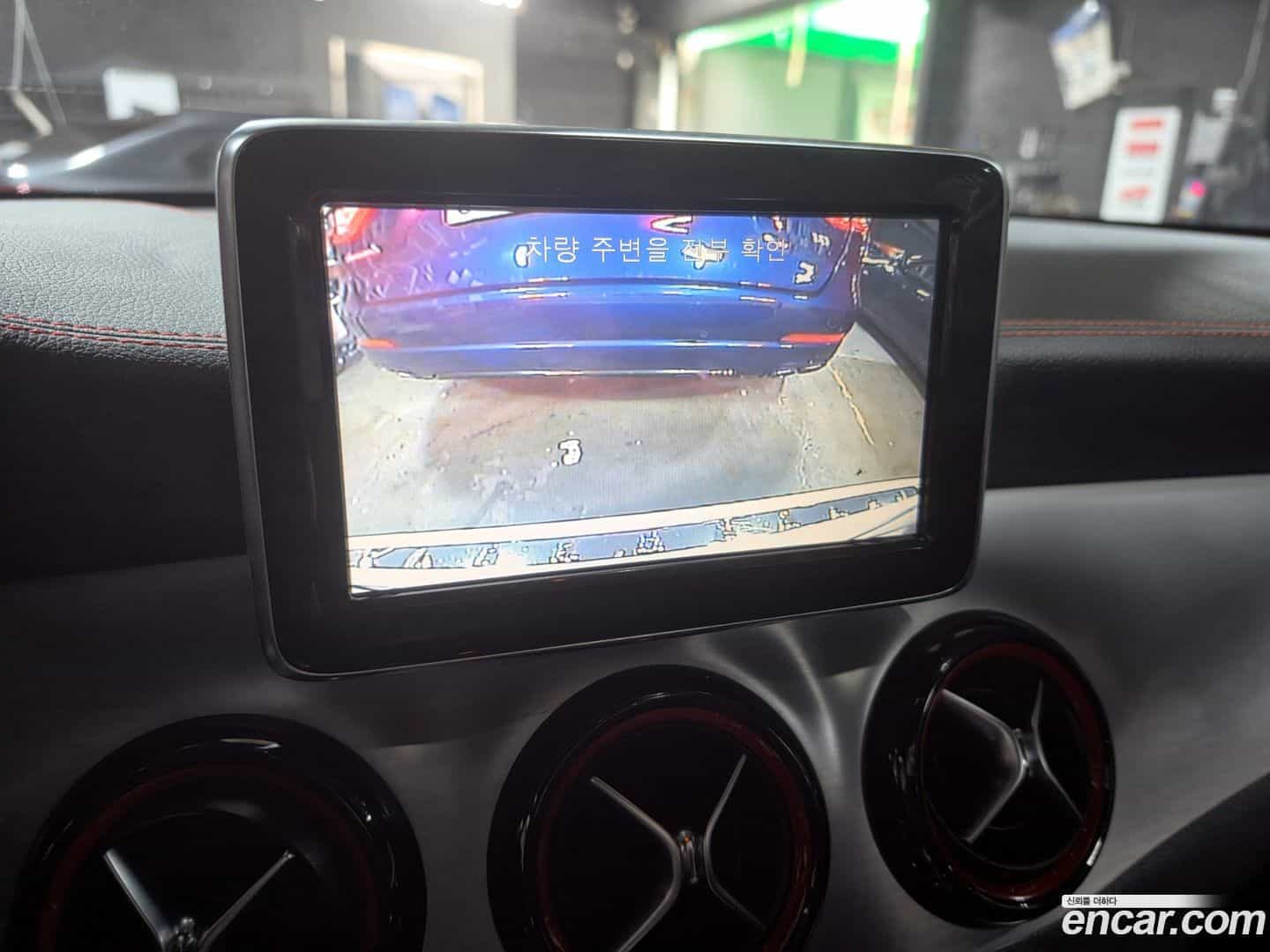 GLA-Class Mercedes-Benz 2015.8-OPTION-023